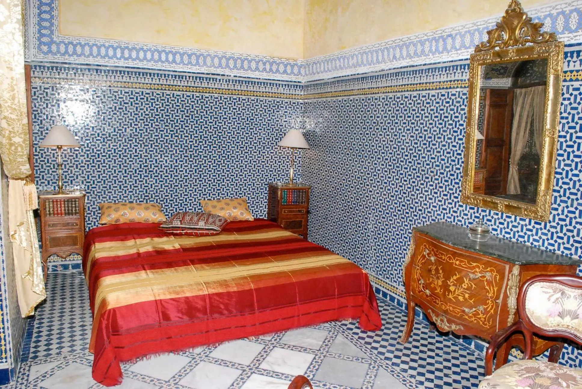 Bed in Riad Le Patio De Fes