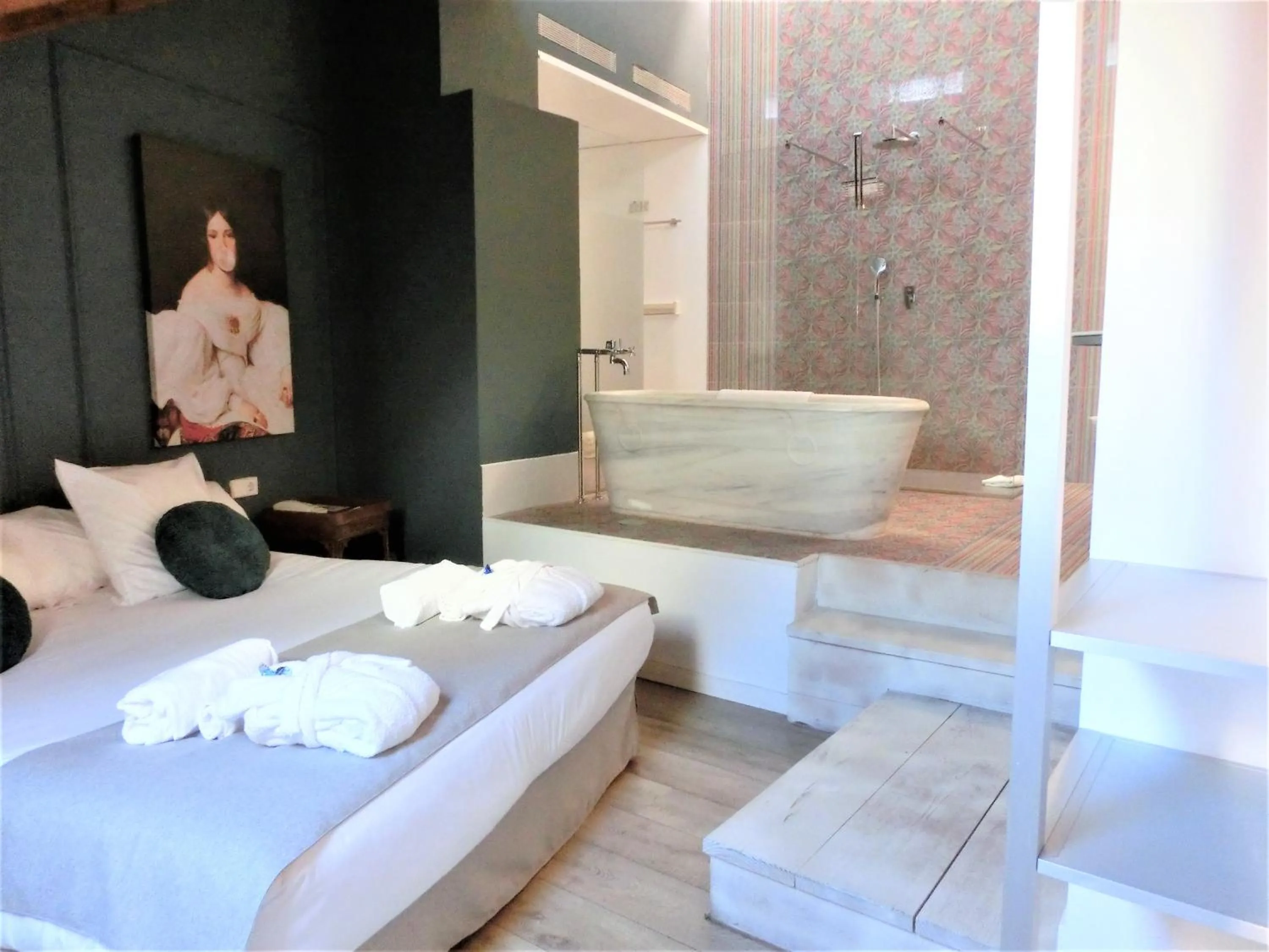 Photo of the whole room, Bed in Les Monges Palace Boutique