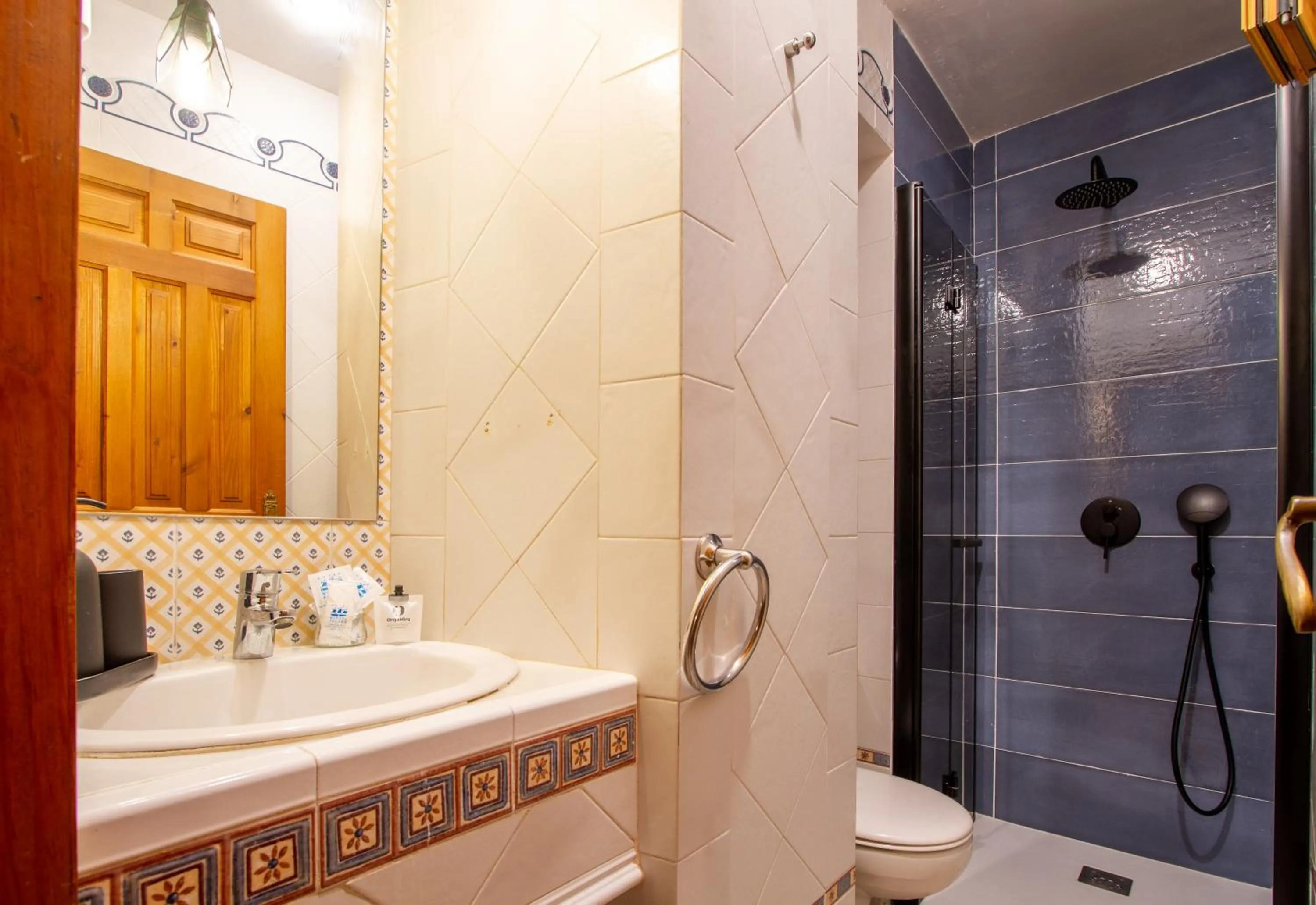 Shower in Les Monges Palace Boutique