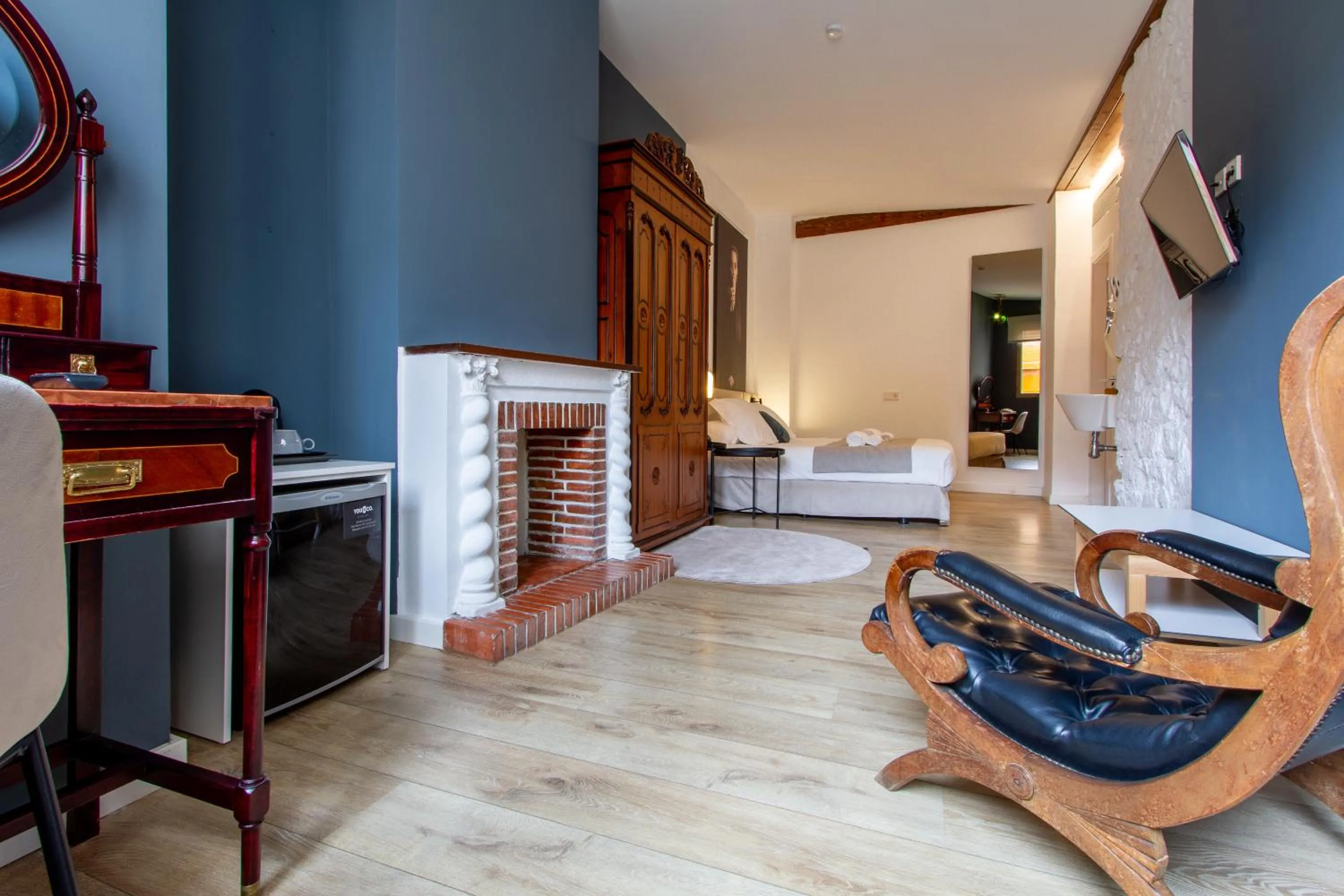 Photo of the whole room in Les Monges Palace Boutique