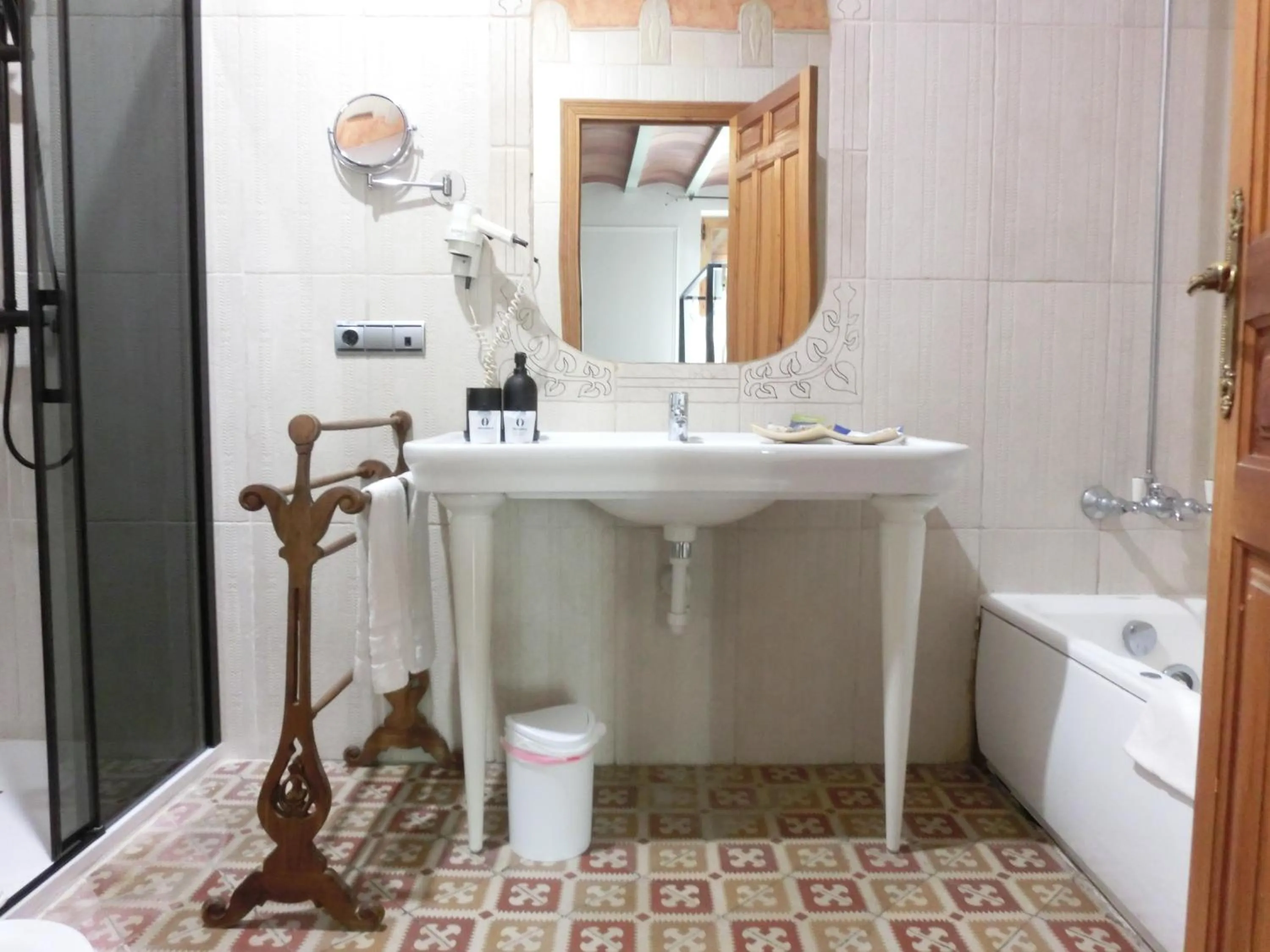 Shower in Les Monges Palace Boutique