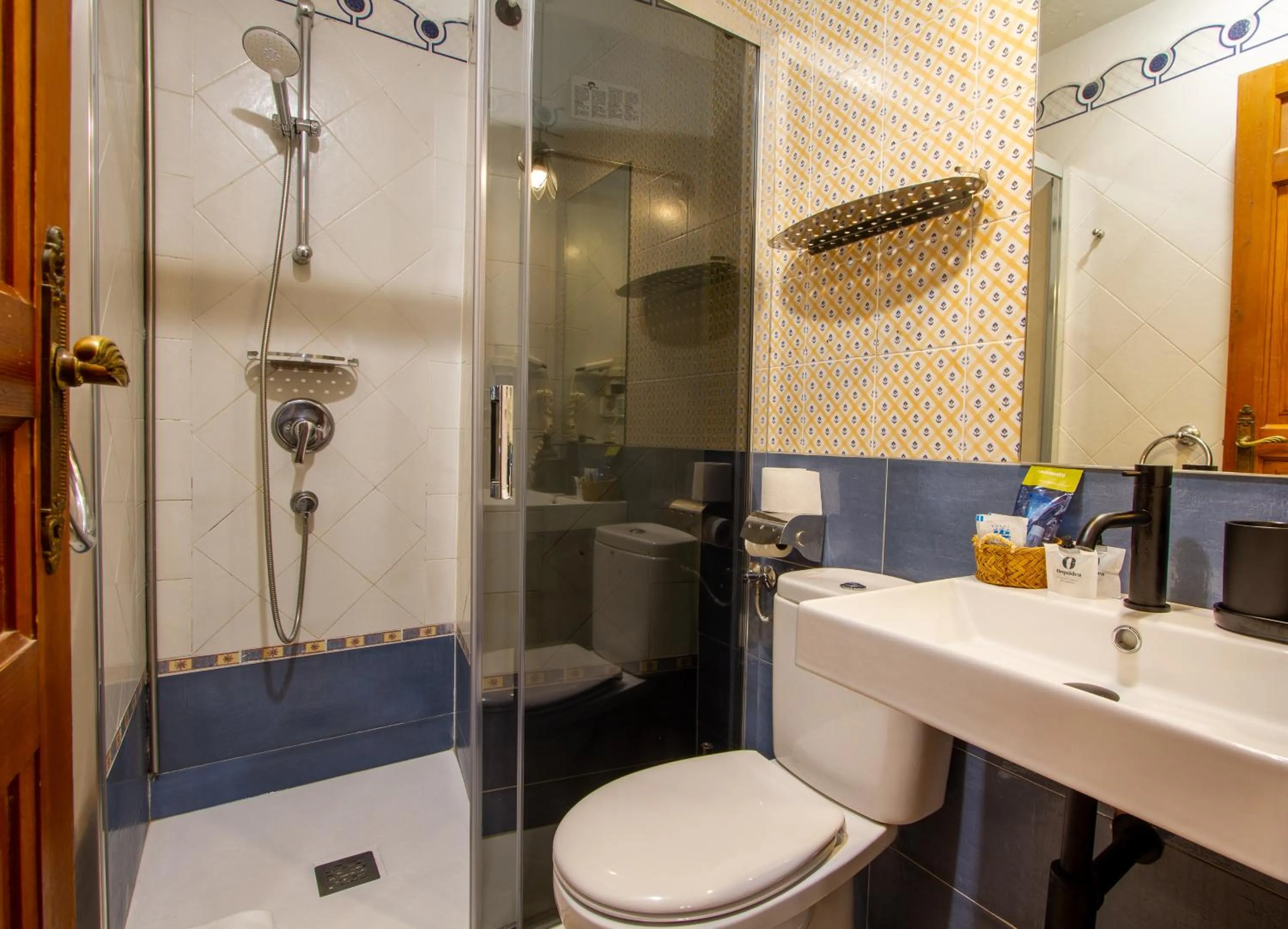 Shower in Les Monges Palace Boutique