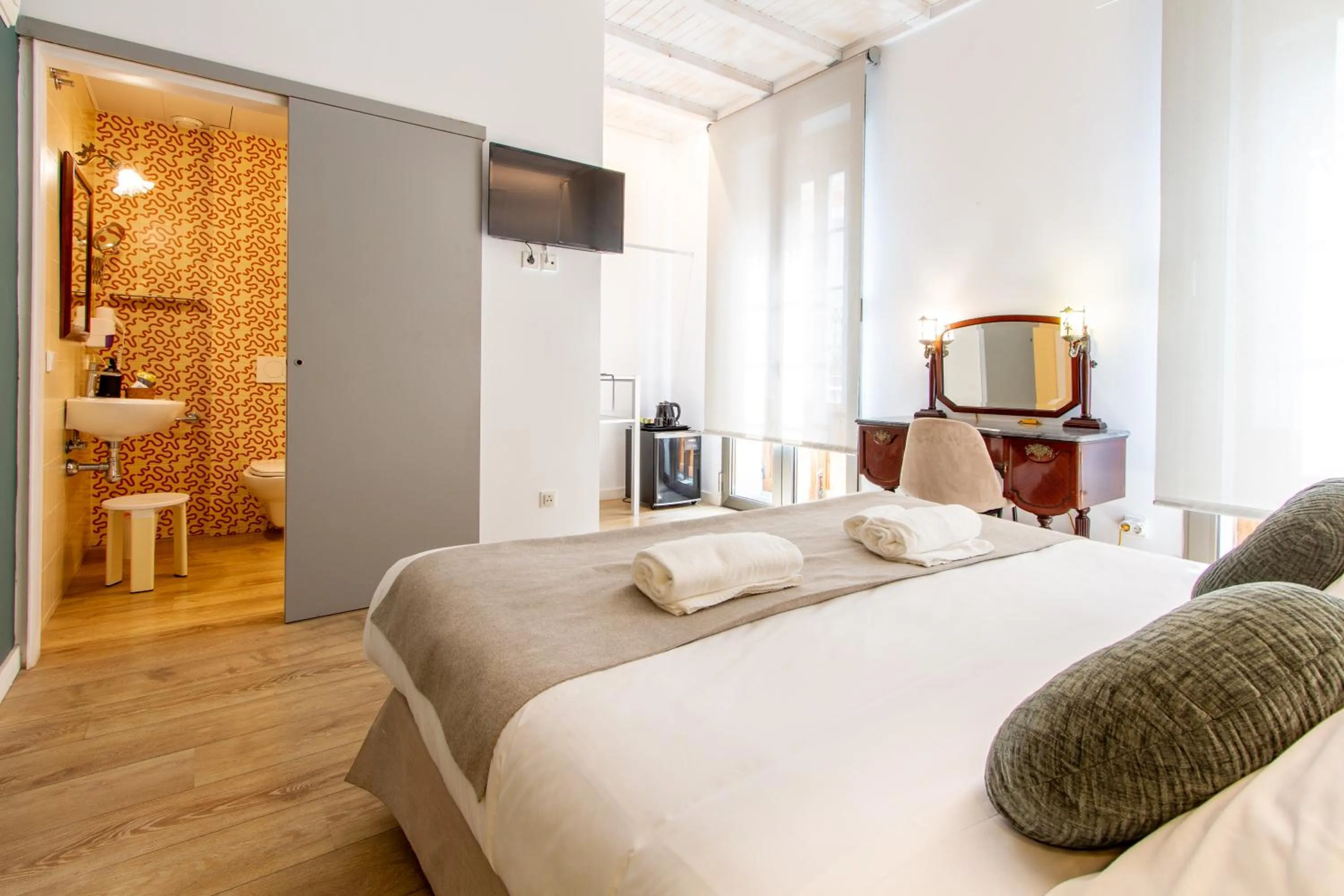 Bedroom, Bed in Les Monges Palace Boutique