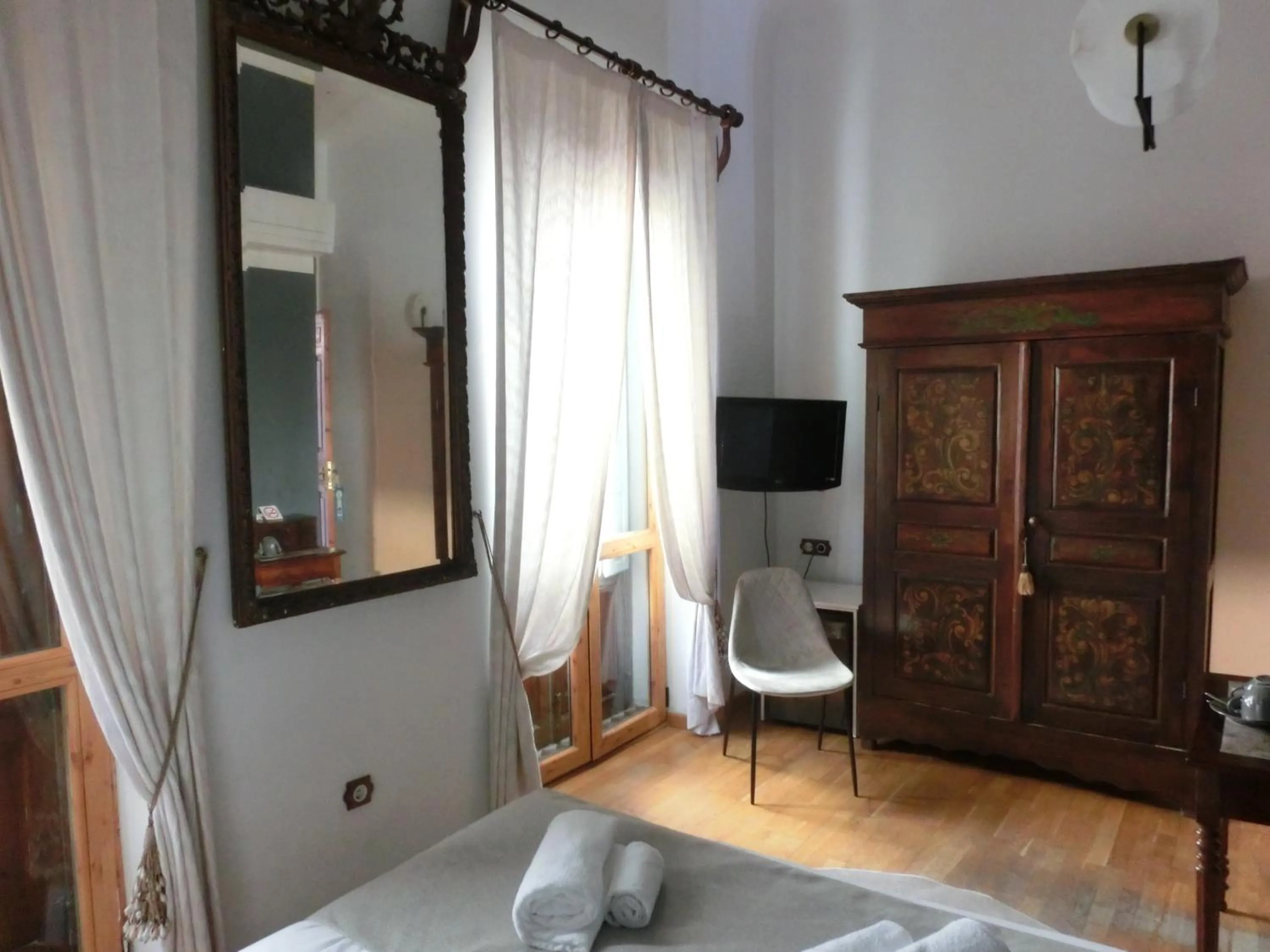 Photo of the whole room, Bed in Les Monges Palace Boutique