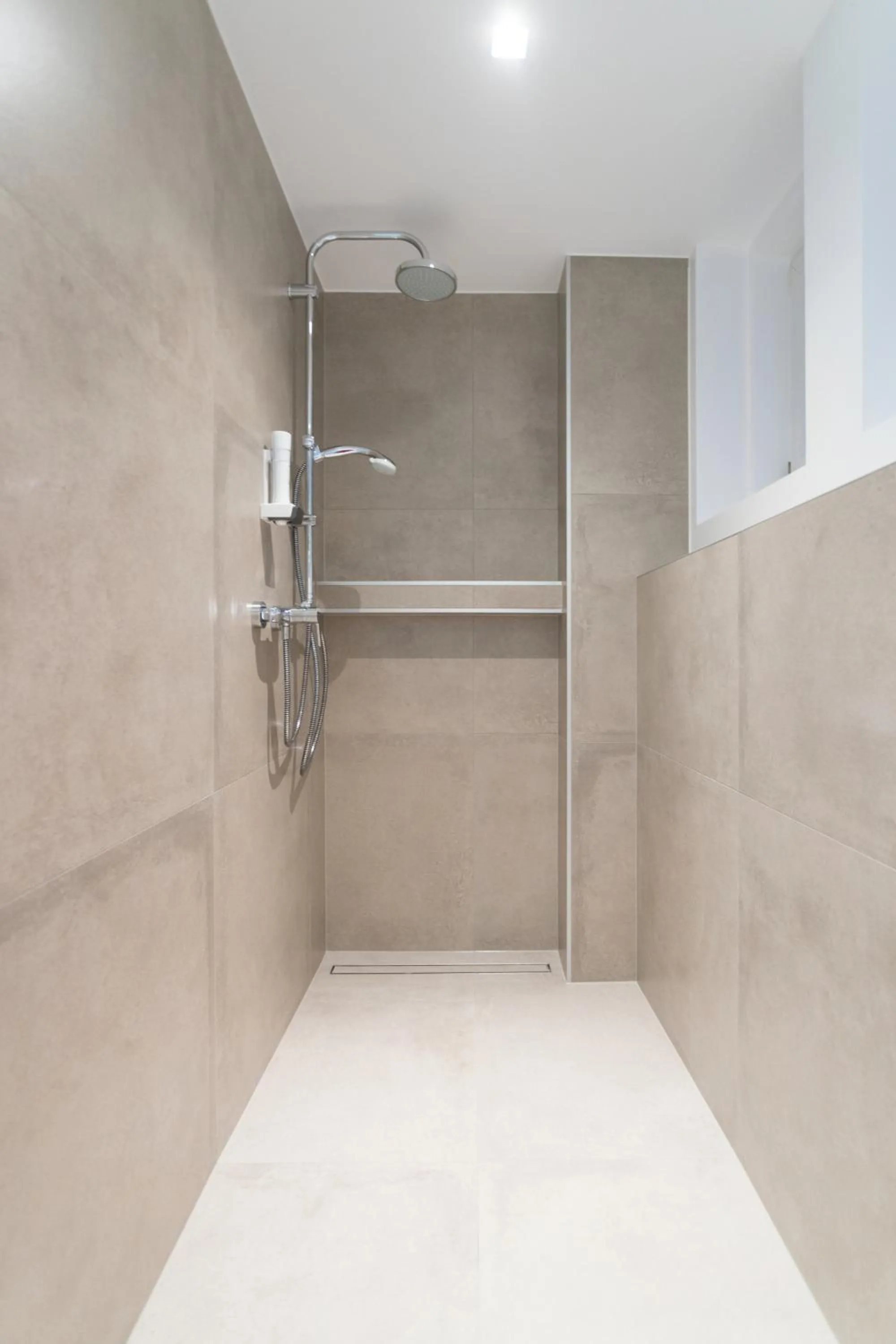 Shower in Aparthotel by dasPaul