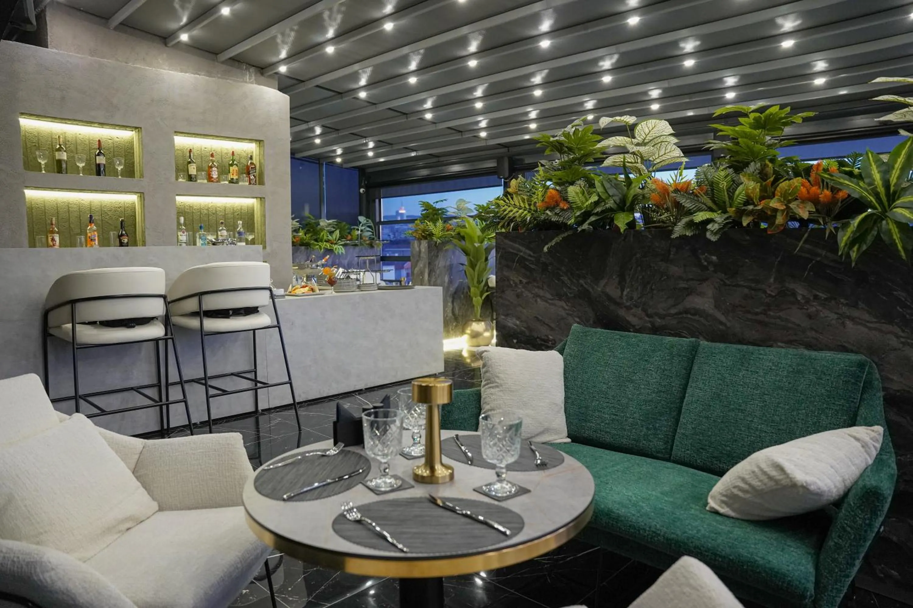 Lounge or bar in New Park Hotel