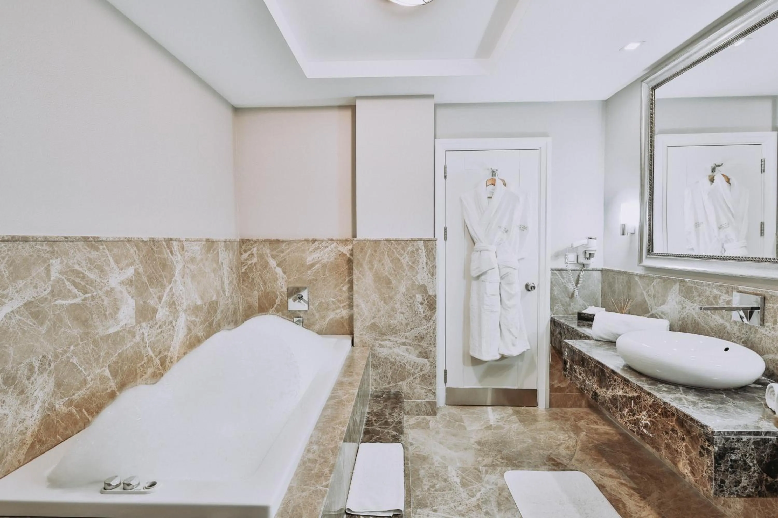 Bath in New Park Hotel