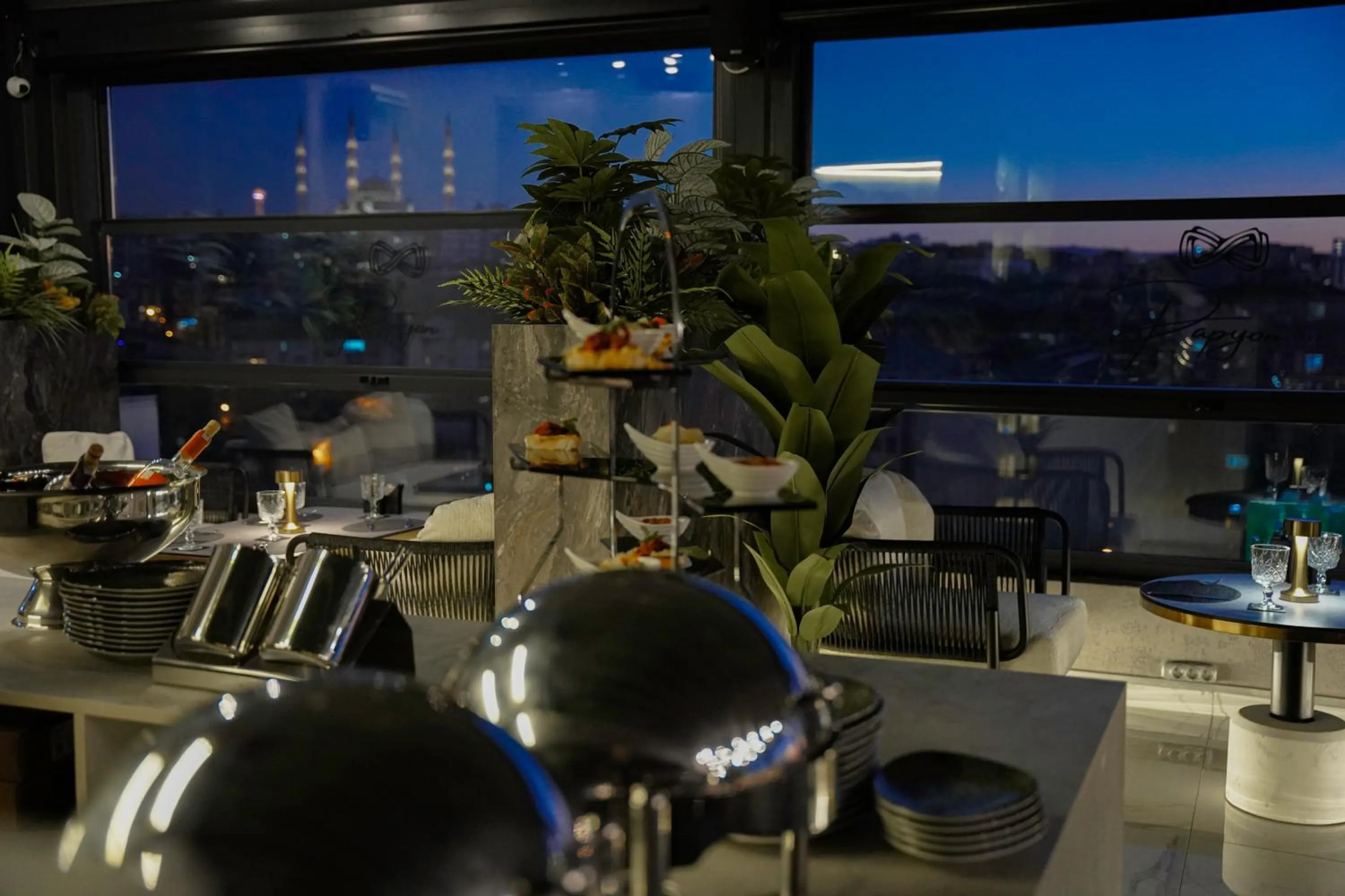 Lounge or bar in New Park Hotel