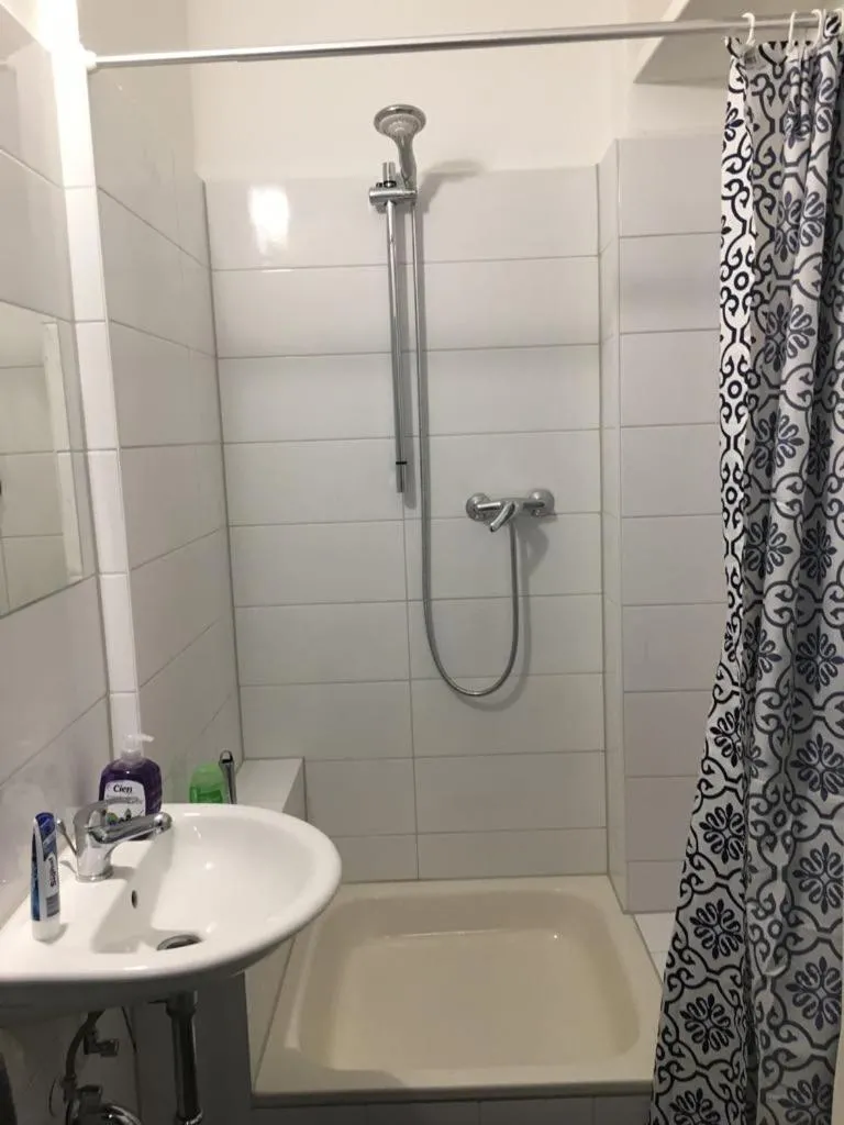 Bathroom in Rana's Zimmervermittlung 2