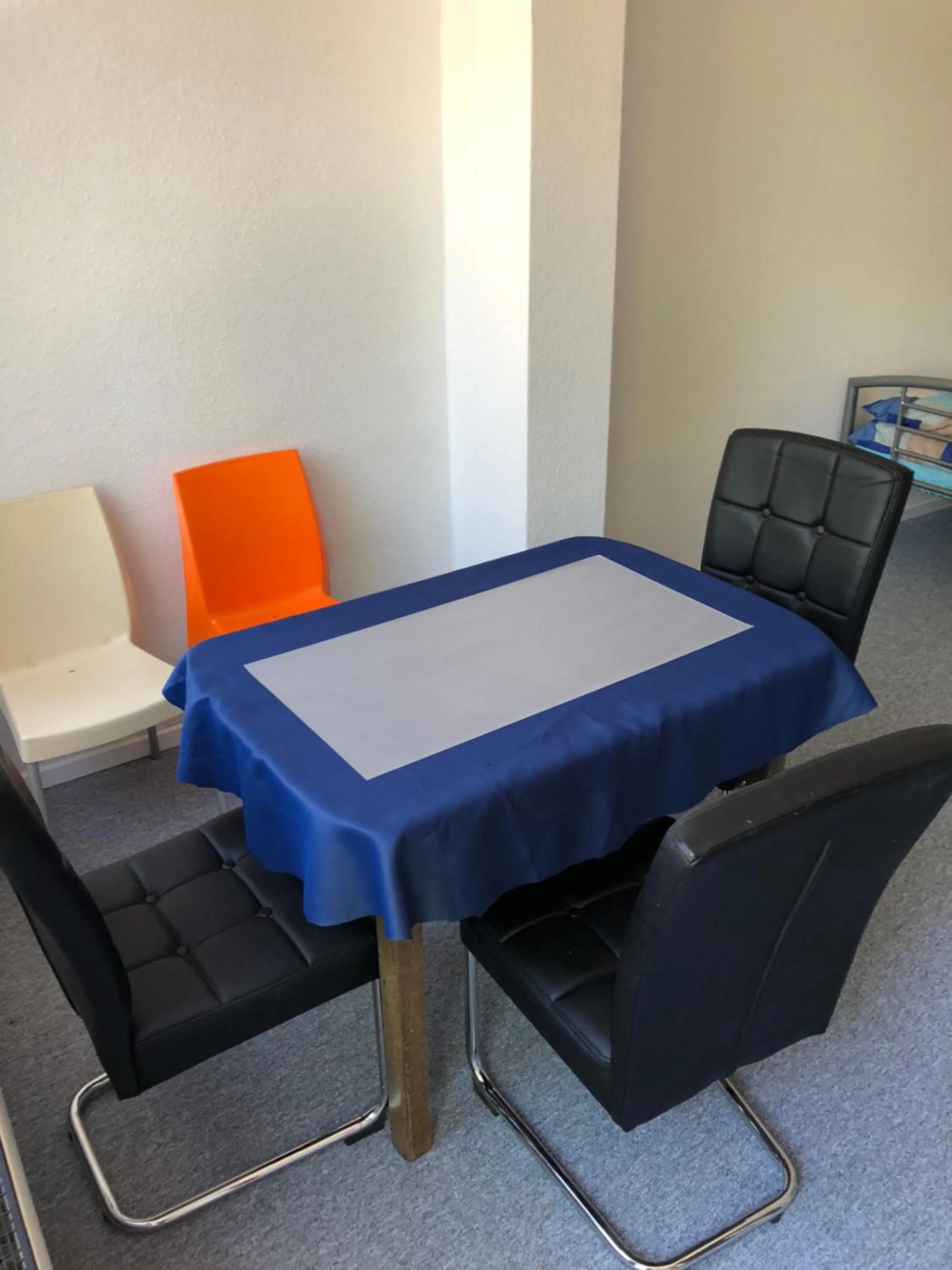Dining area in Rana's Zimmervermittlung 2