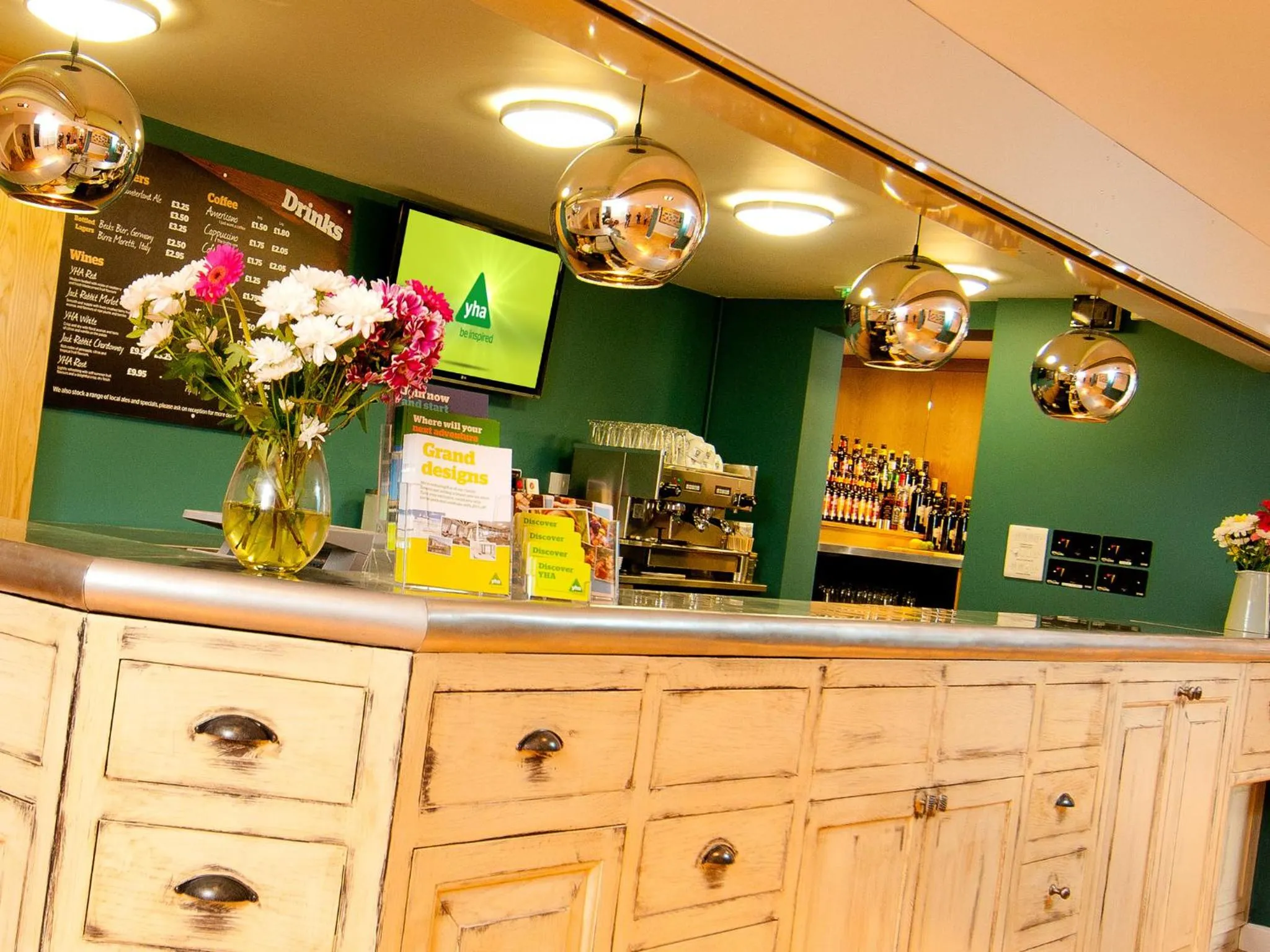 Lounge or bar in YHA Stratford-Upon-Avon