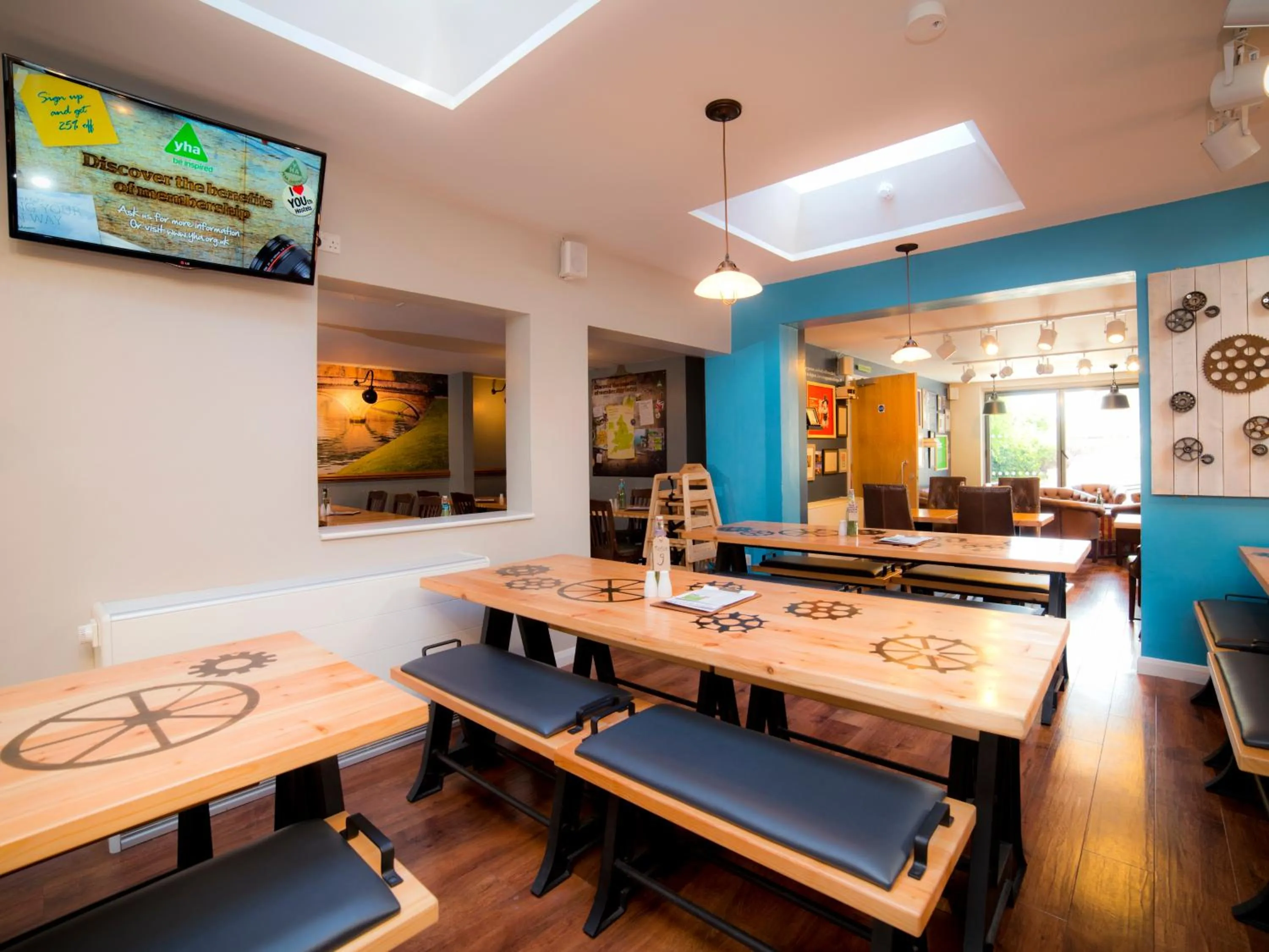 Restaurant/places to eat in YHA Cambridge