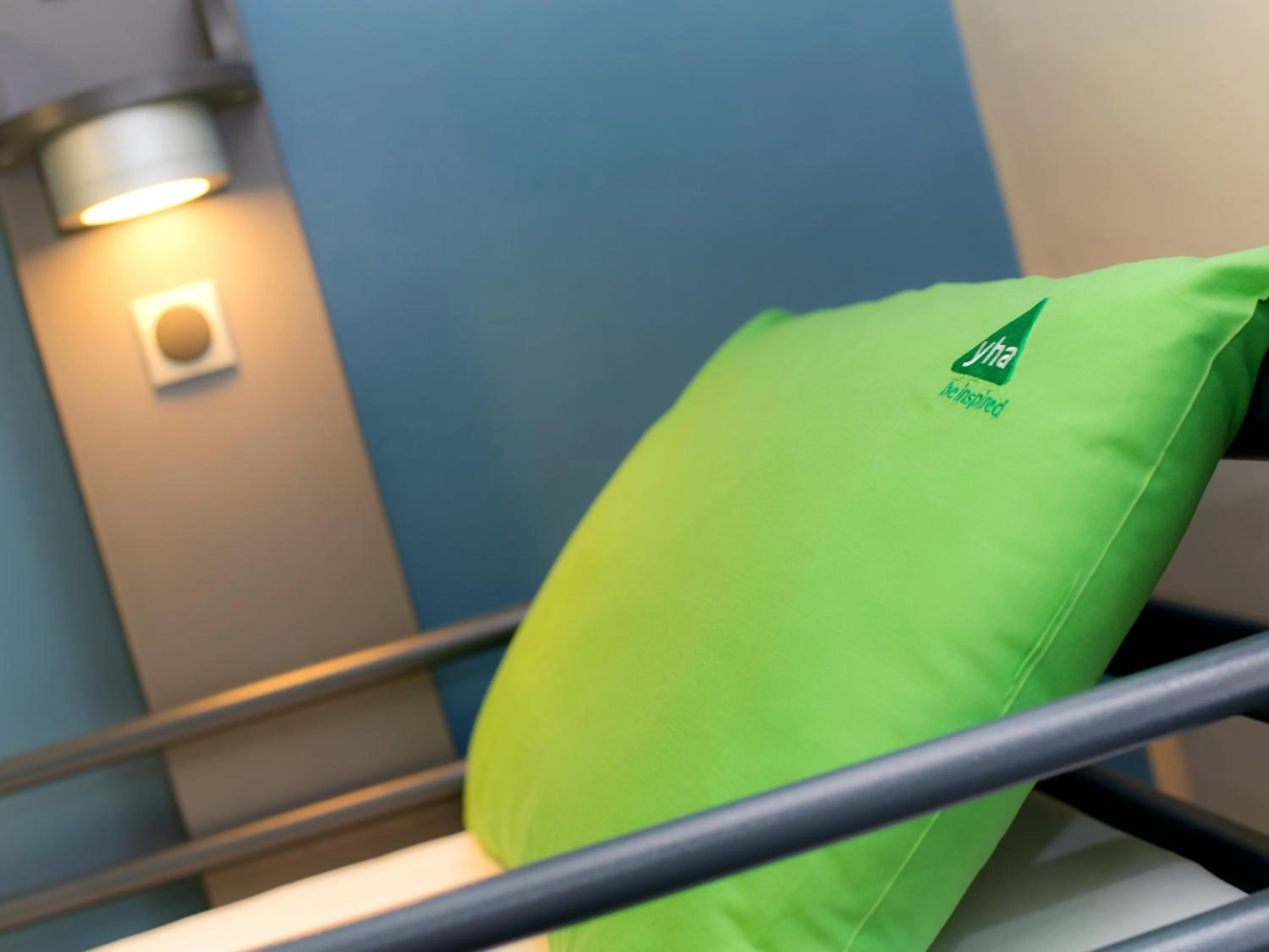 Bed in YHA Cambridge