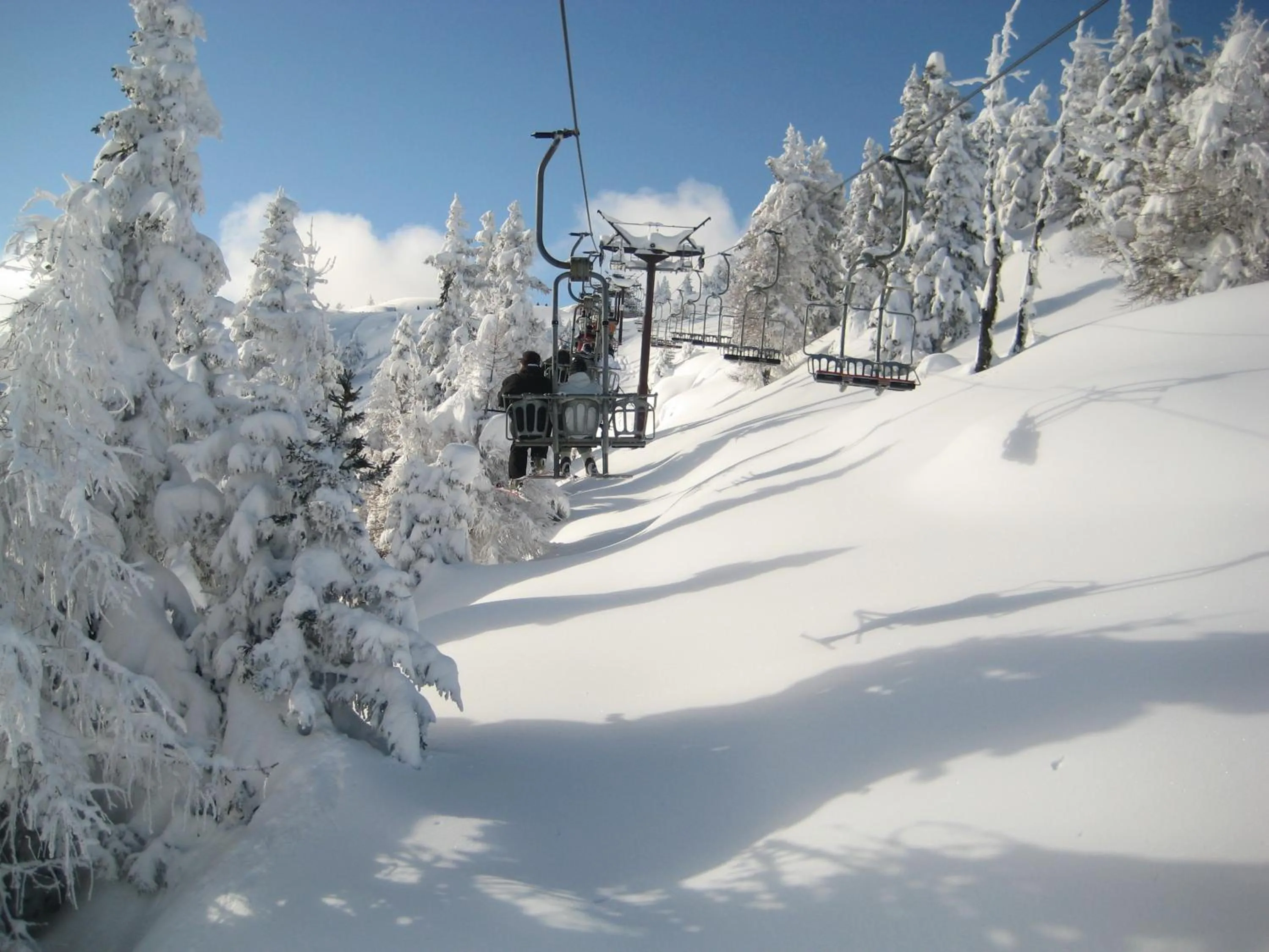 Skiing in Ravelli Sporting
