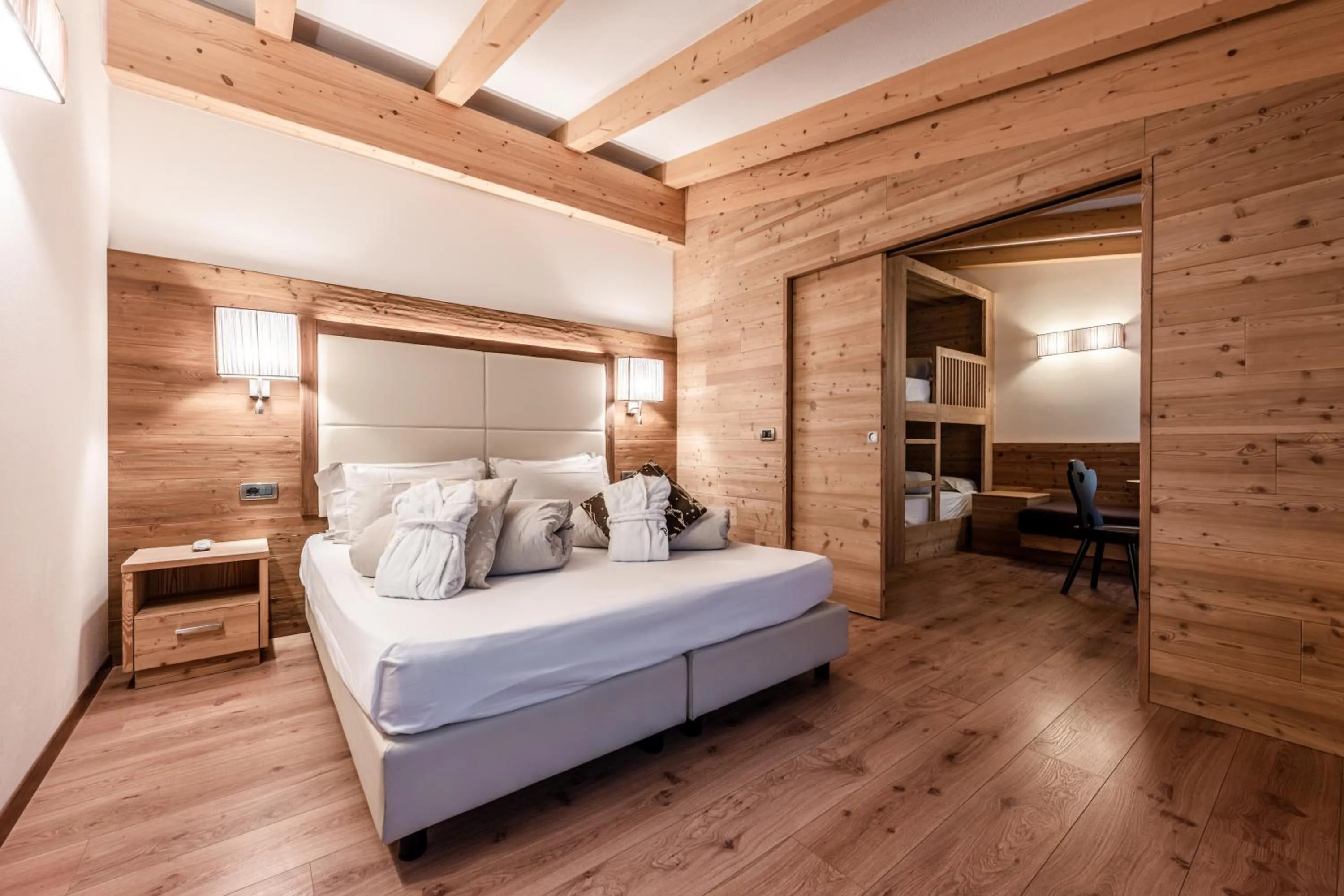Bedroom, Bed in Ravelli Sporting