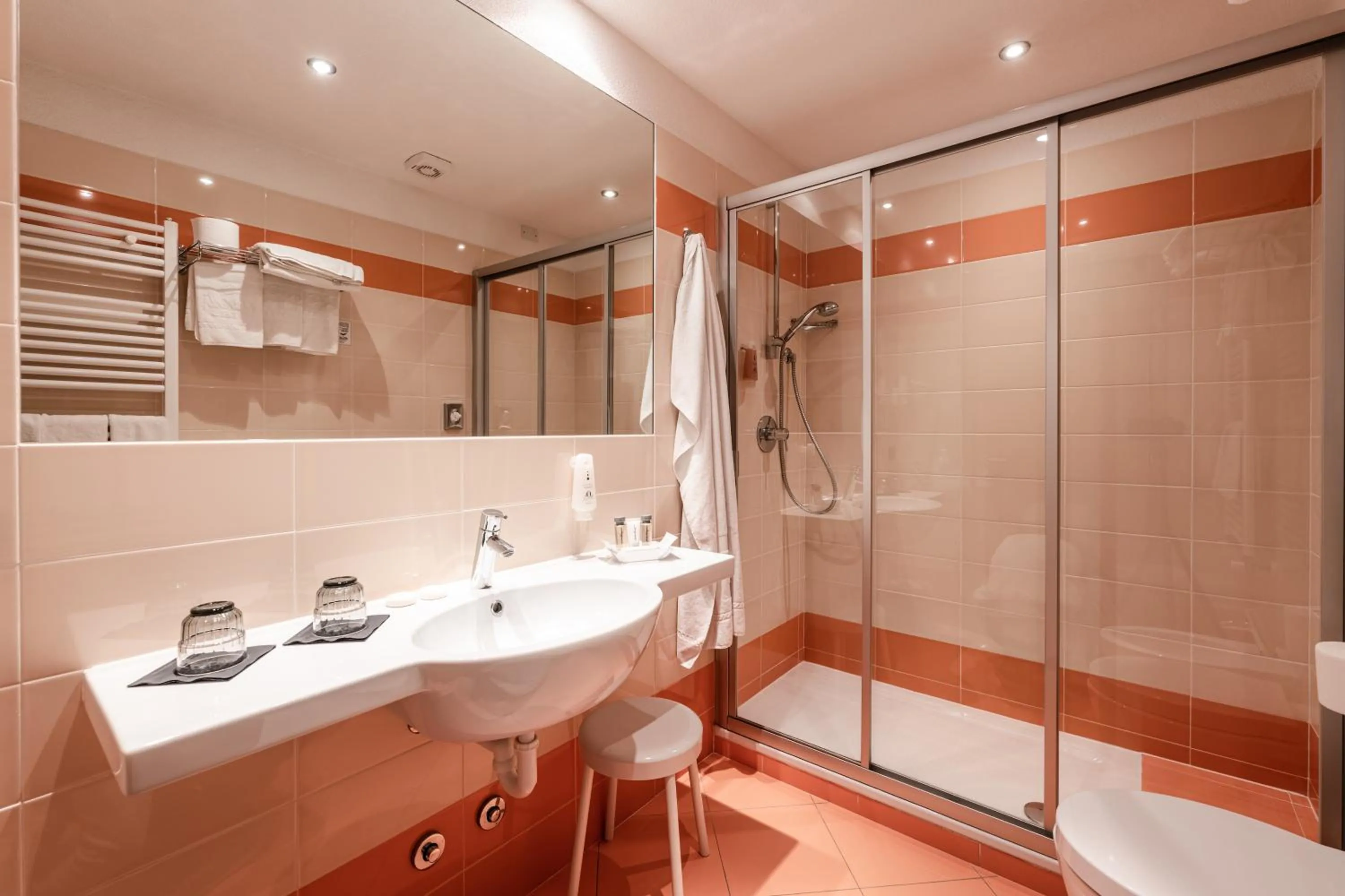 Shower in Ravelli Sporting