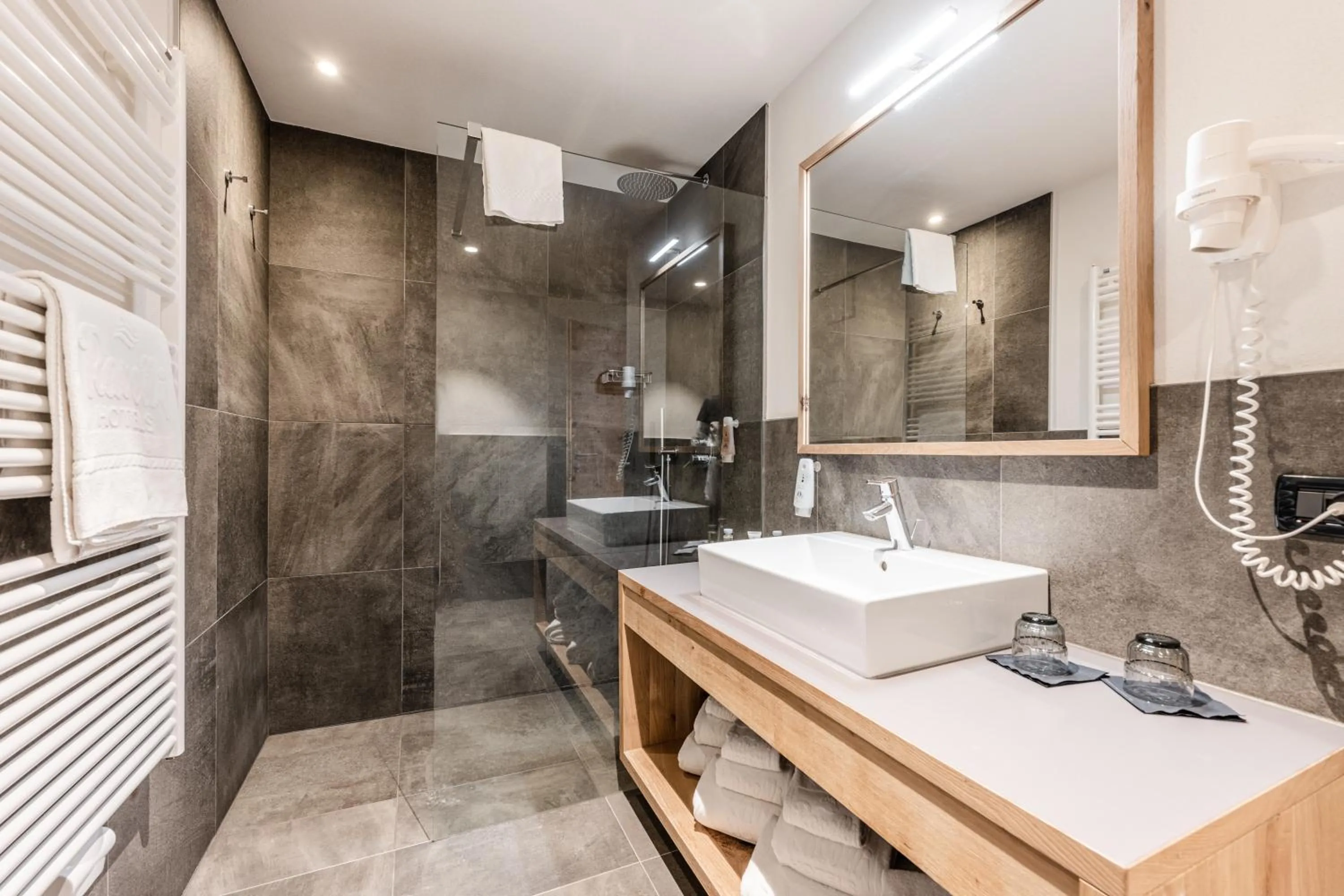 Shower in Ravelli Sporting