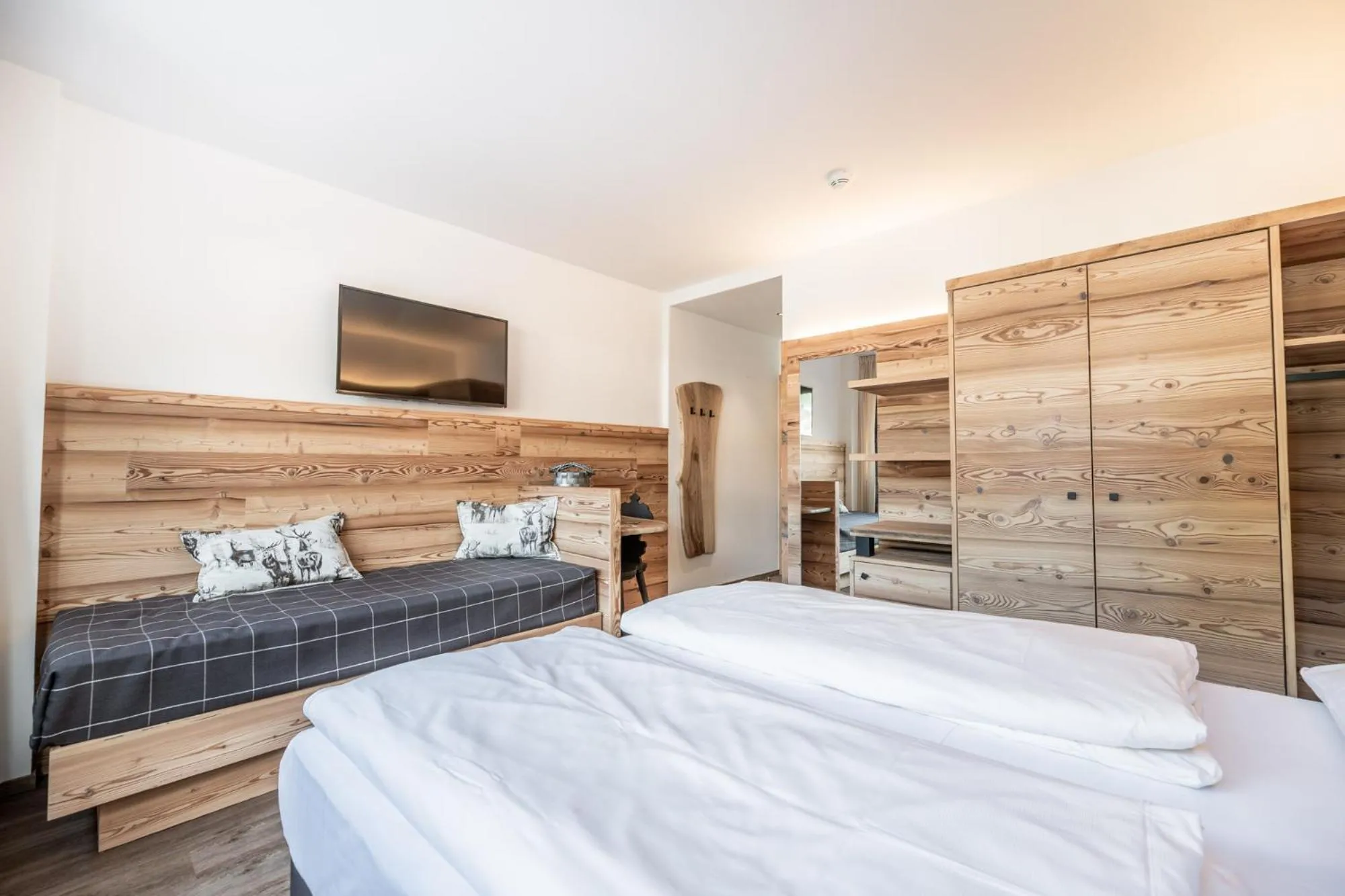 Photo of the whole room, Bed in Ravelli Sporting