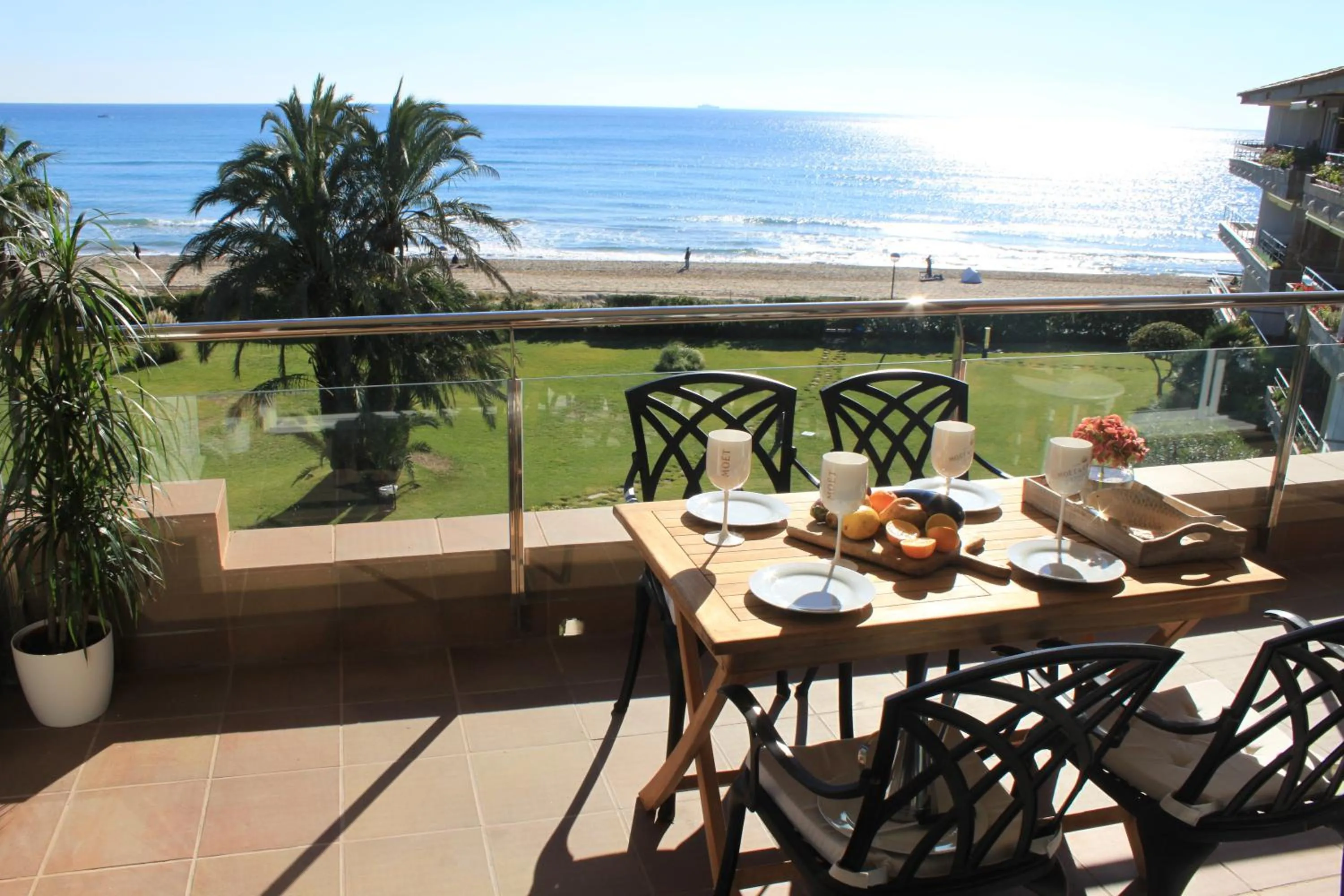GAVA 2 BEACHFRONT PENTHOUSE