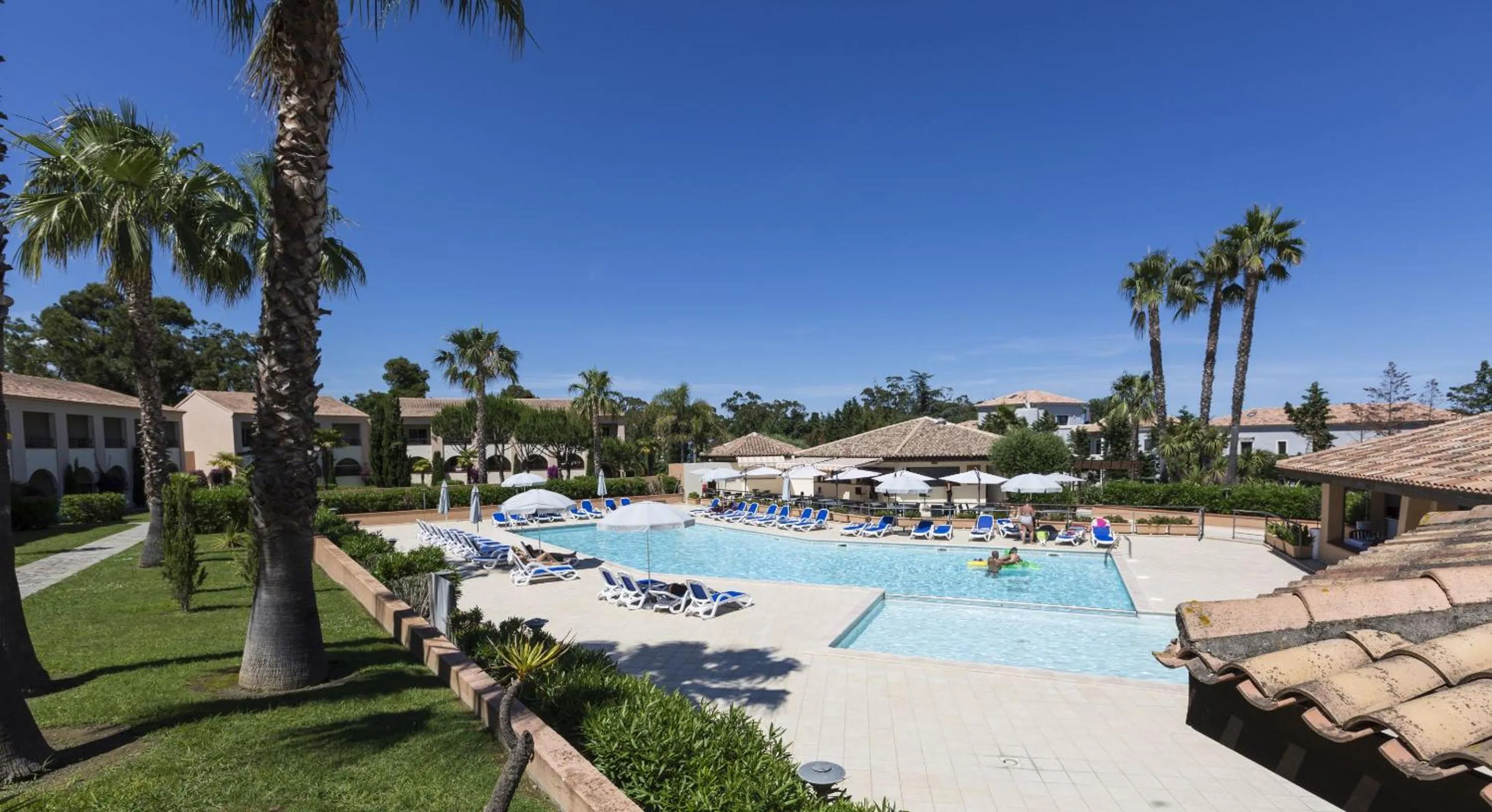 Pool view in Vacancéole - Résidence Sognu di Mare