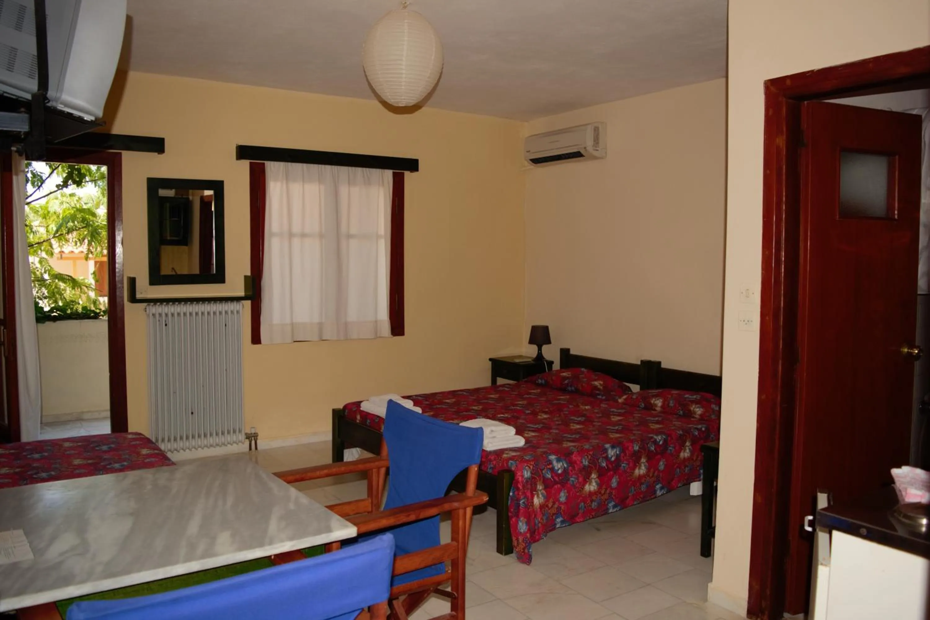 Bedroom, Bed in Staggia Studios