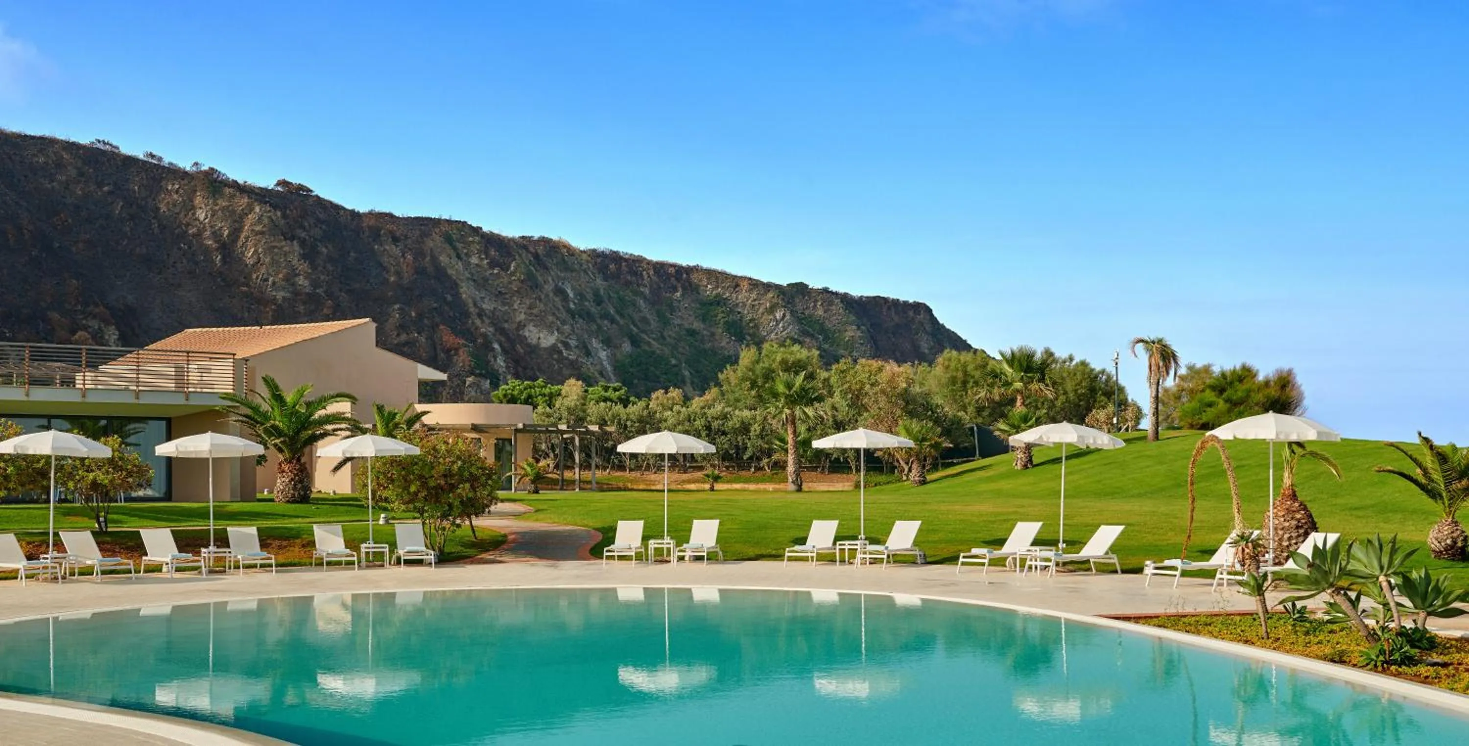 Swimming pool in Capovaticano Resort Thalasso Spa