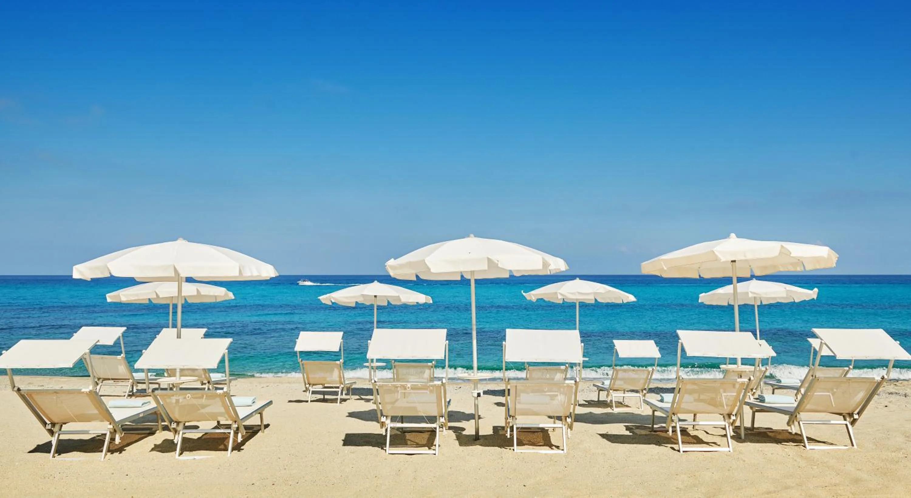 Beach in Capovaticano Resort Thalasso Spa