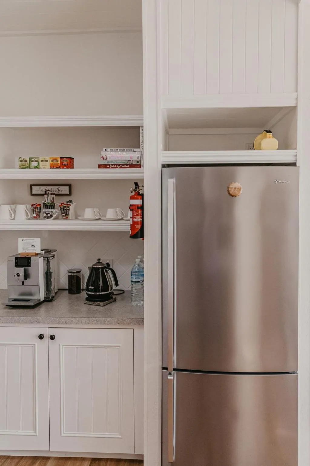Kitchen or kitchenette in Edge17 Waterfront Apartment, plus Cottage with Garden View - Port Fairy