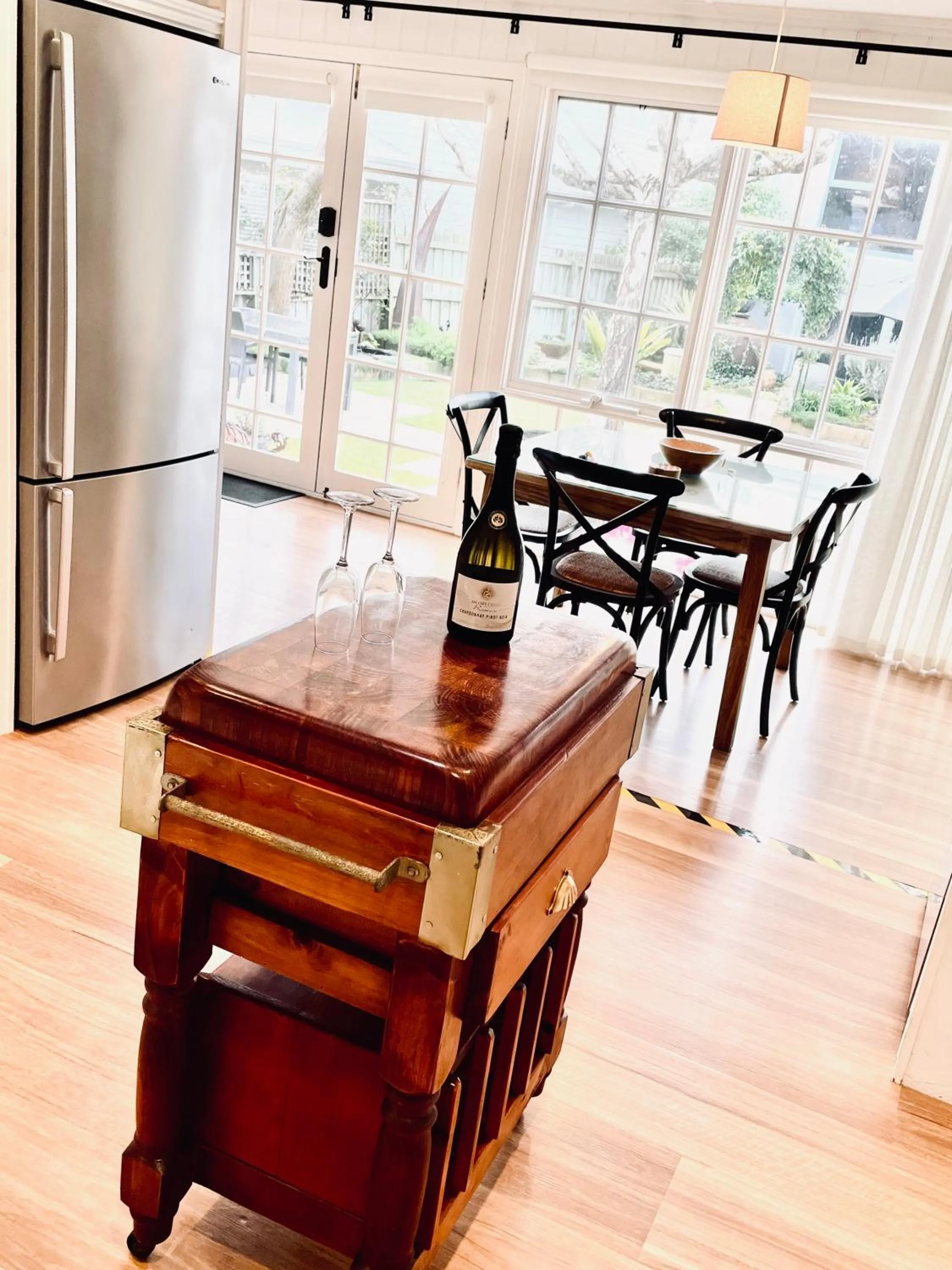 Dining area in Edge17 Waterfront Apartment, plus Cottage with Garden View - Port Fairy