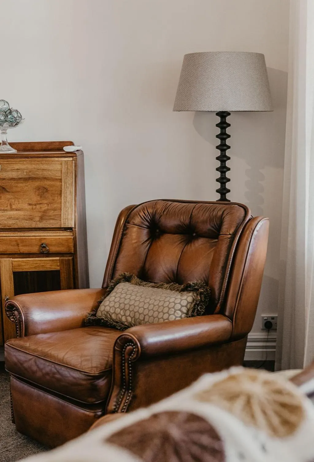 Living room in Edge17 Waterfront Apartment, plus Cottage with Garden View - Port Fairy