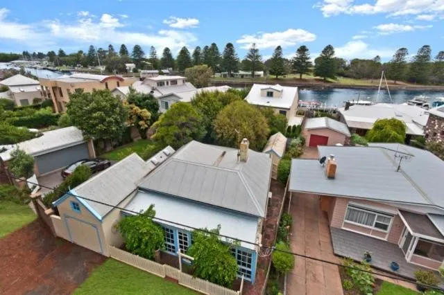 Bird's eye view in Edge17 Waterfront Apartment, plus Cottage with Garden View - Port Fairy