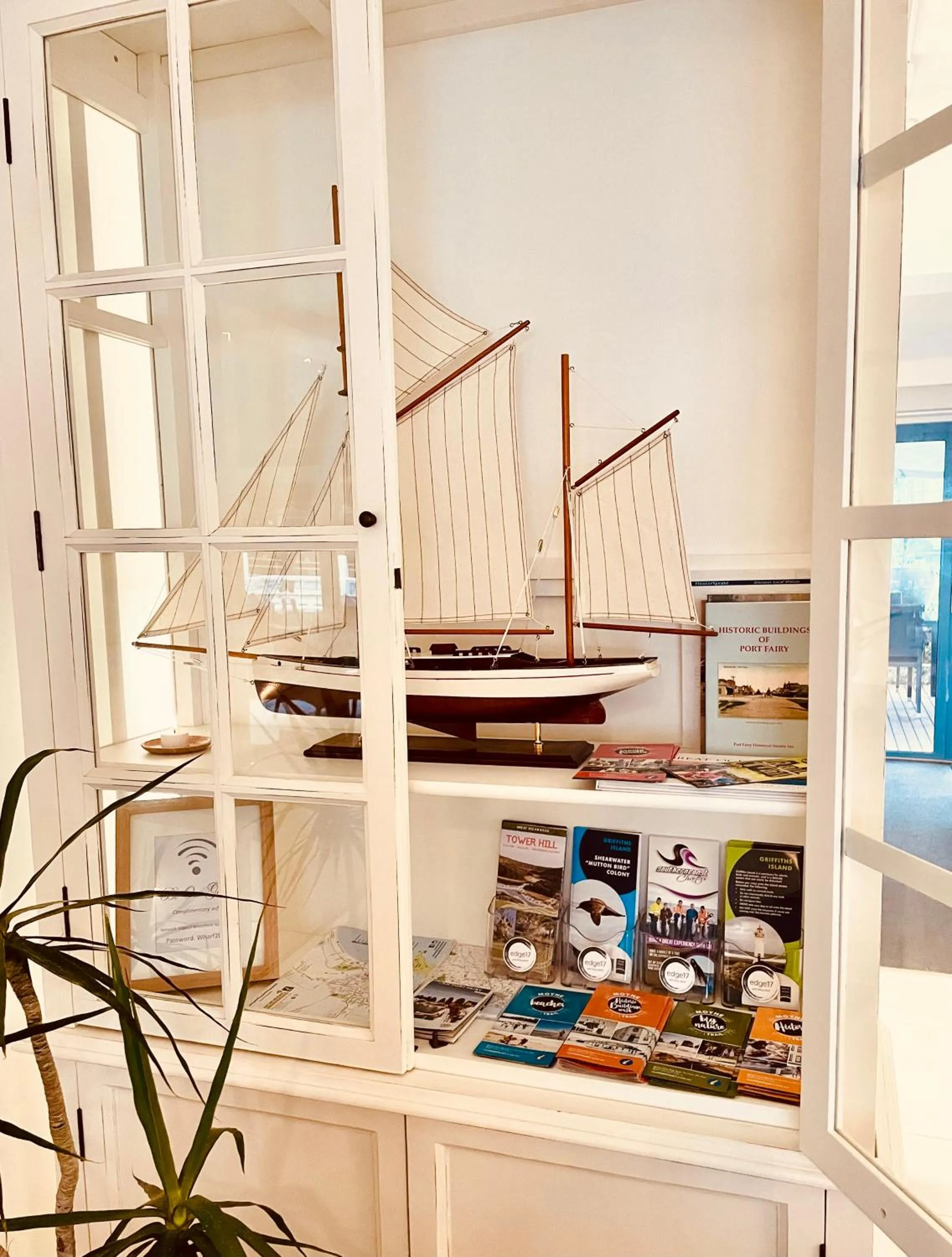 Edge17 Waterfront Apartment, plus Cottage with Garden View - Port Fairy