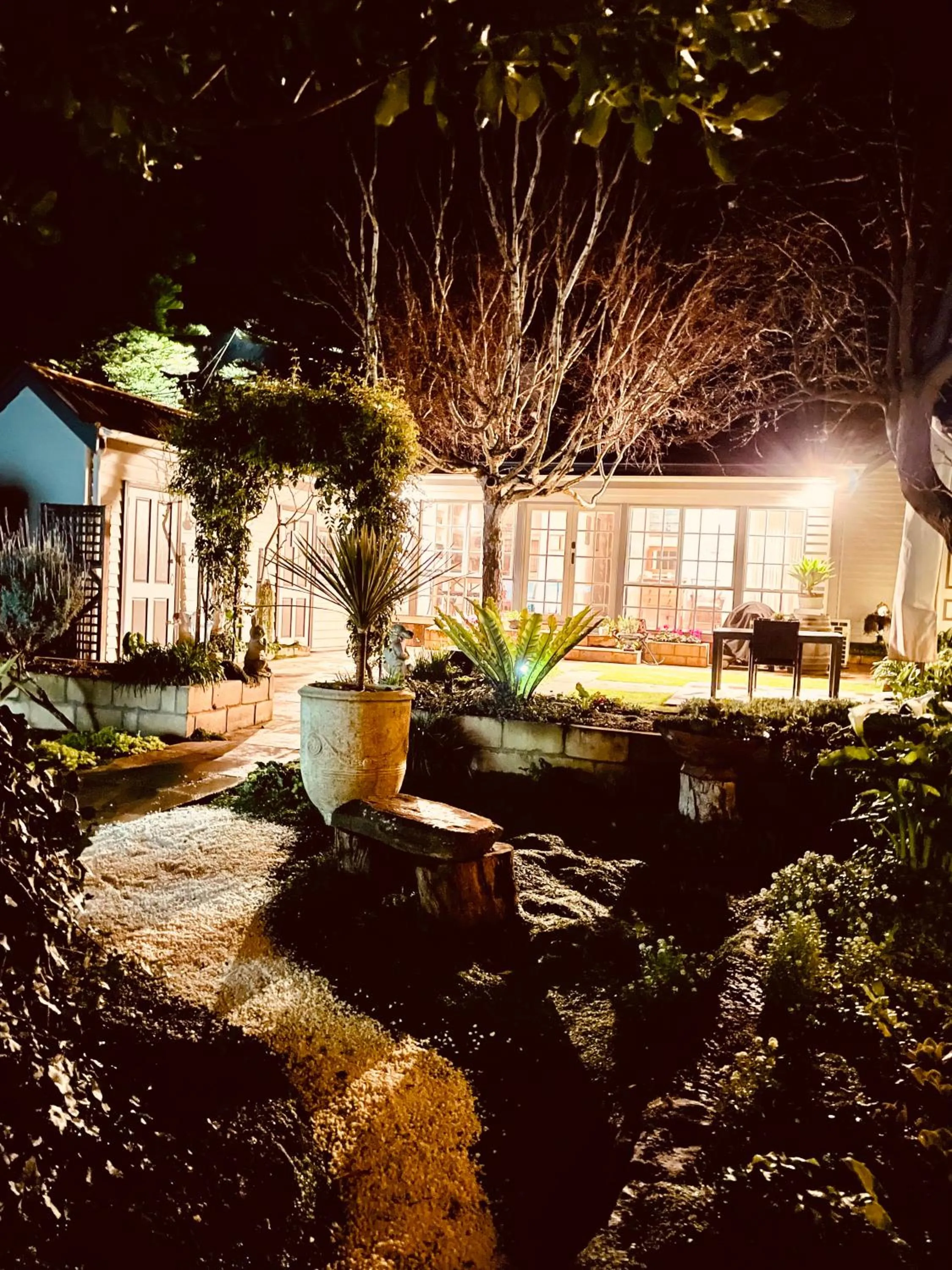 Garden view in Edge17 Waterfront Apartment, plus Cottage with Garden View - Port Fairy