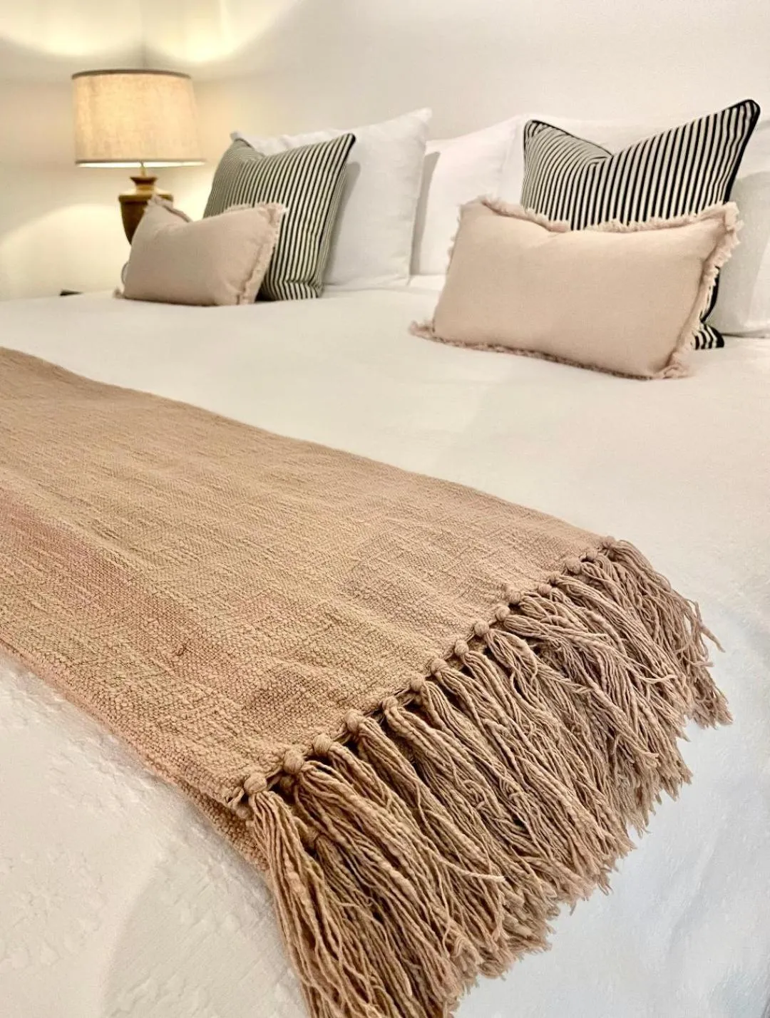 Bed in Edge17 Waterfront Apartment, plus Cottage with Garden View - Port Fairy