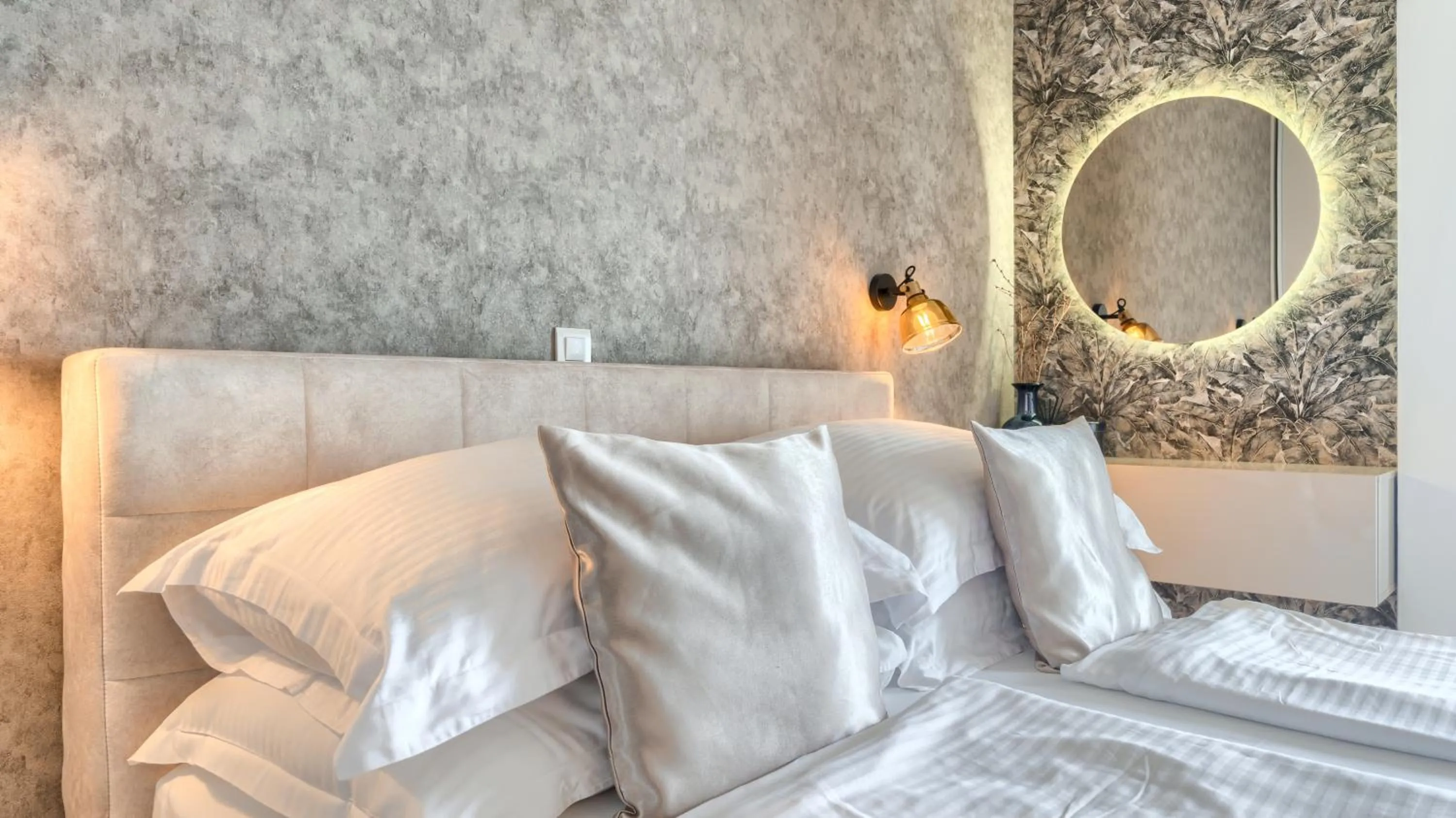 Decorative detail, Bed in Pansion Martin