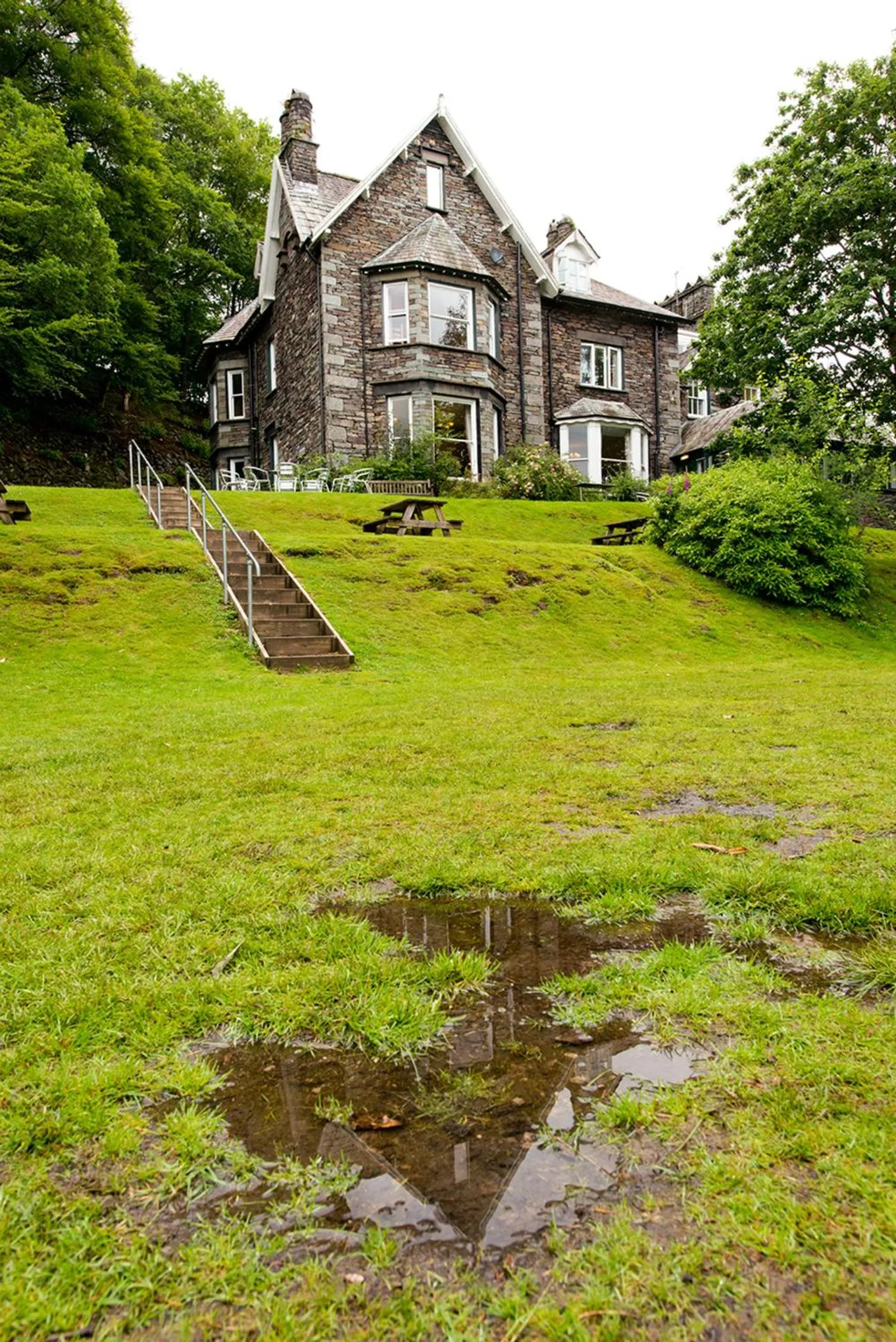 Facade/entrance in YHA Grasmere Butharlyp Howe