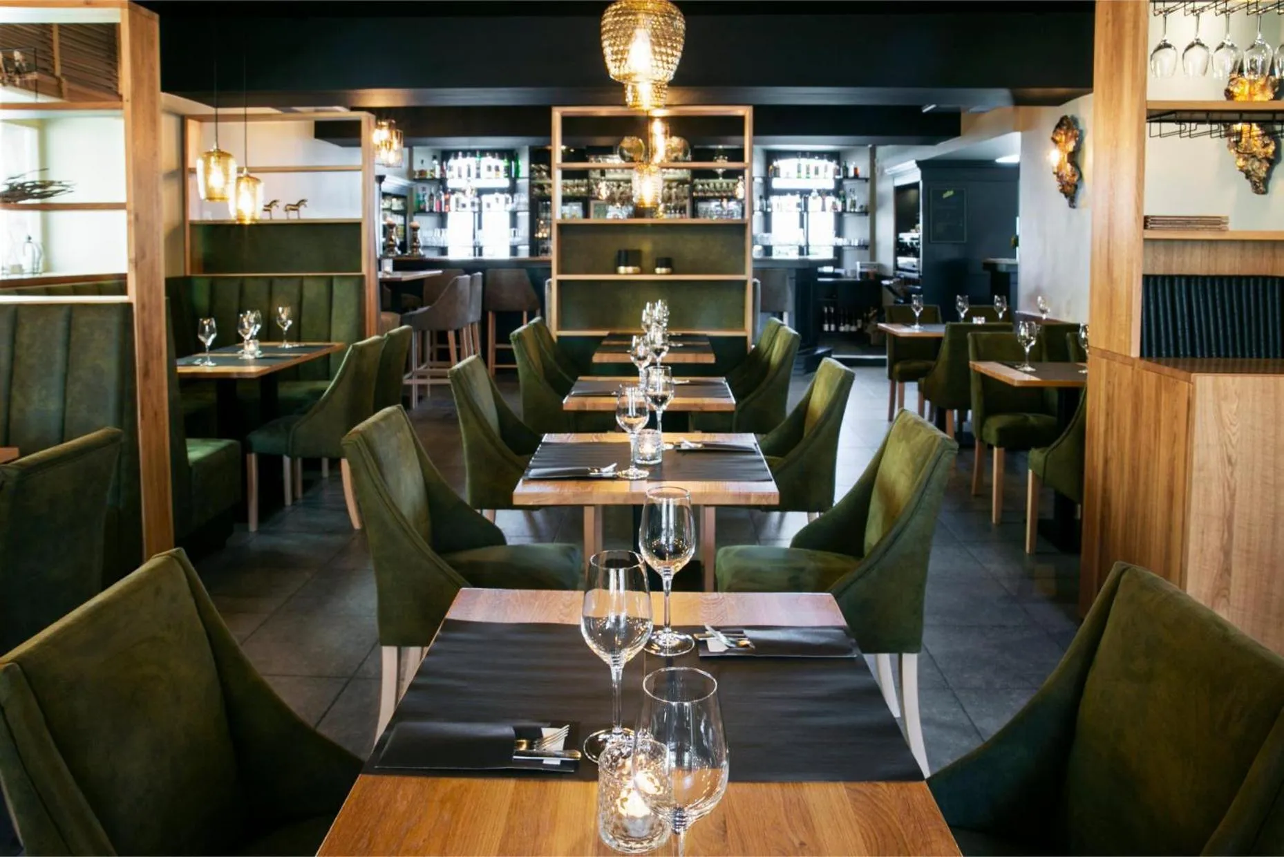 Restaurant/places to eat in La Couronne