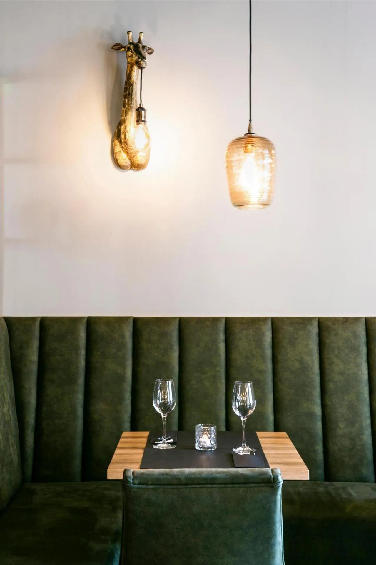 Restaurant/places to eat in La Couronne