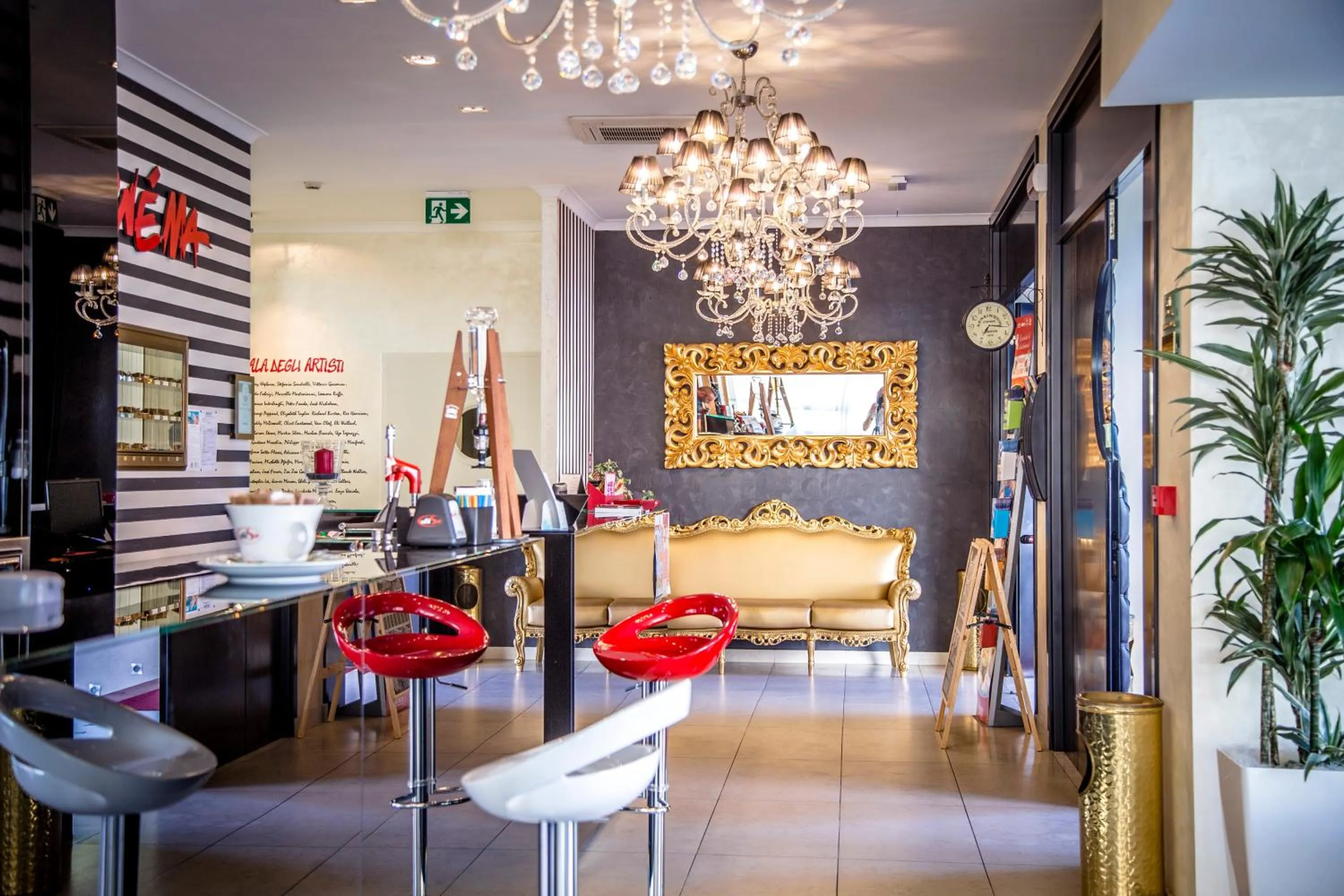 Lobby or reception in Hotel Le Cinéma