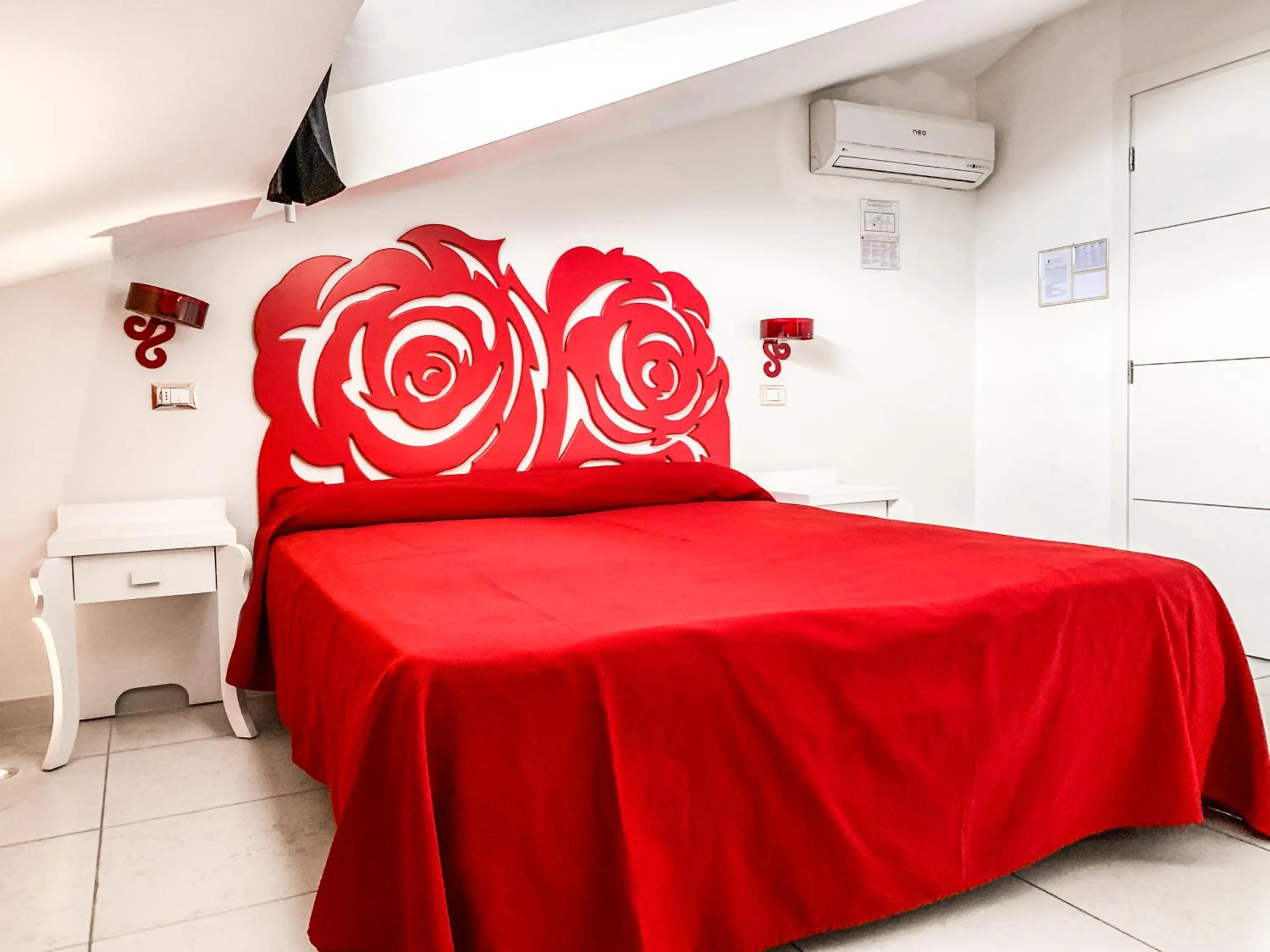 Photo of the whole room in Hotel Le Cinéma