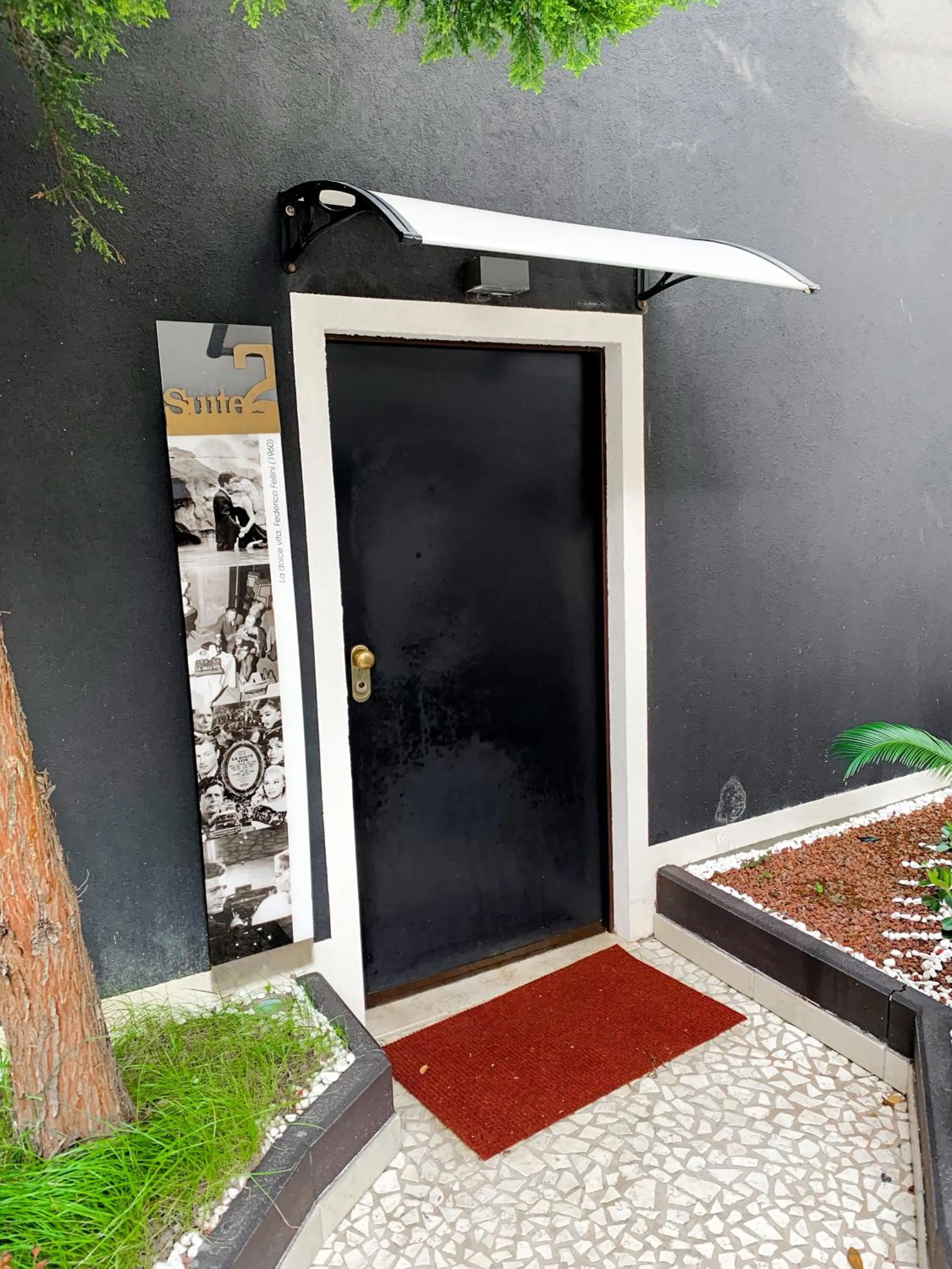 Facade/entrance in Hotel Le Cinéma