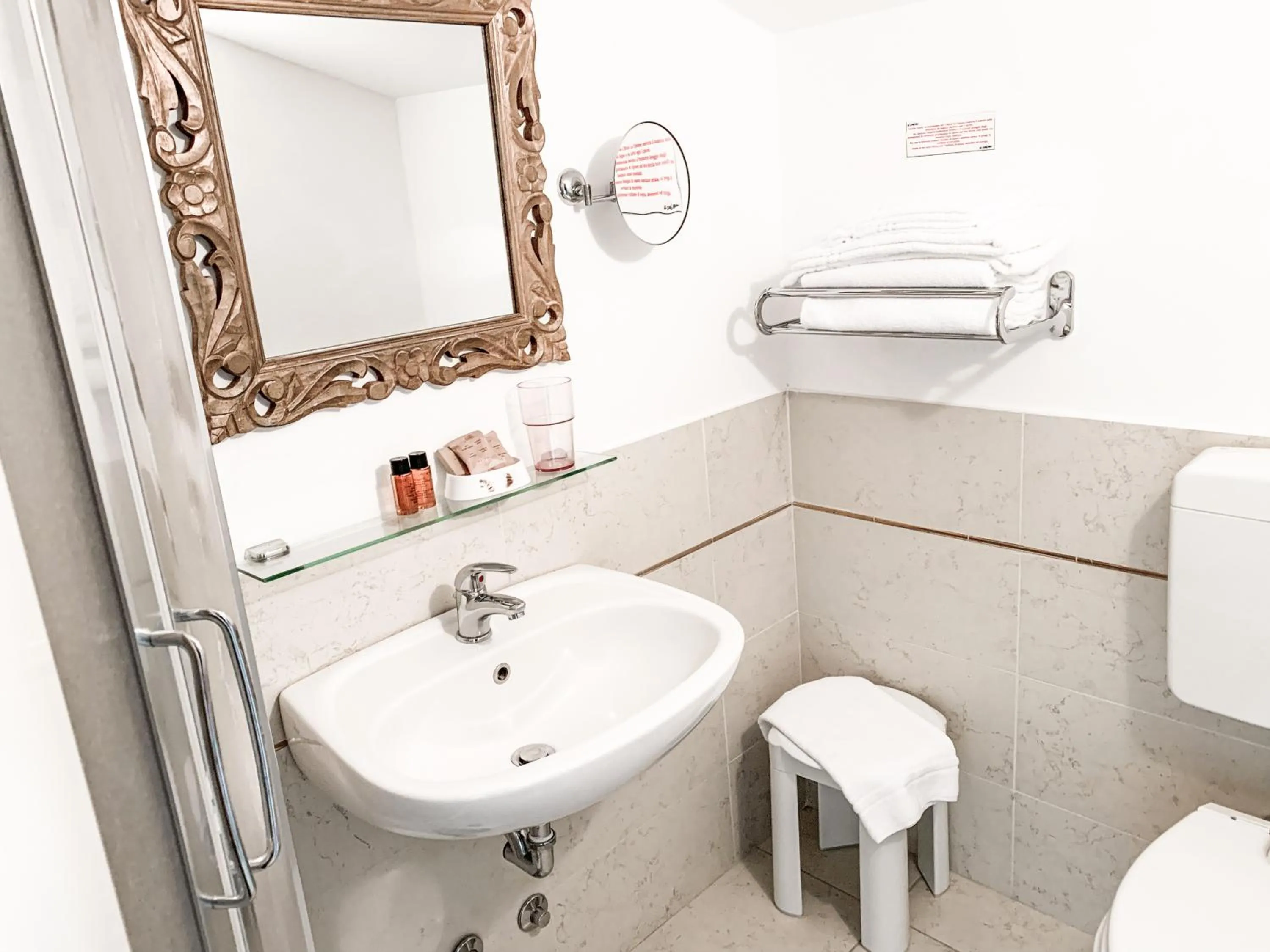 Bathroom in Hotel Le Cinéma
