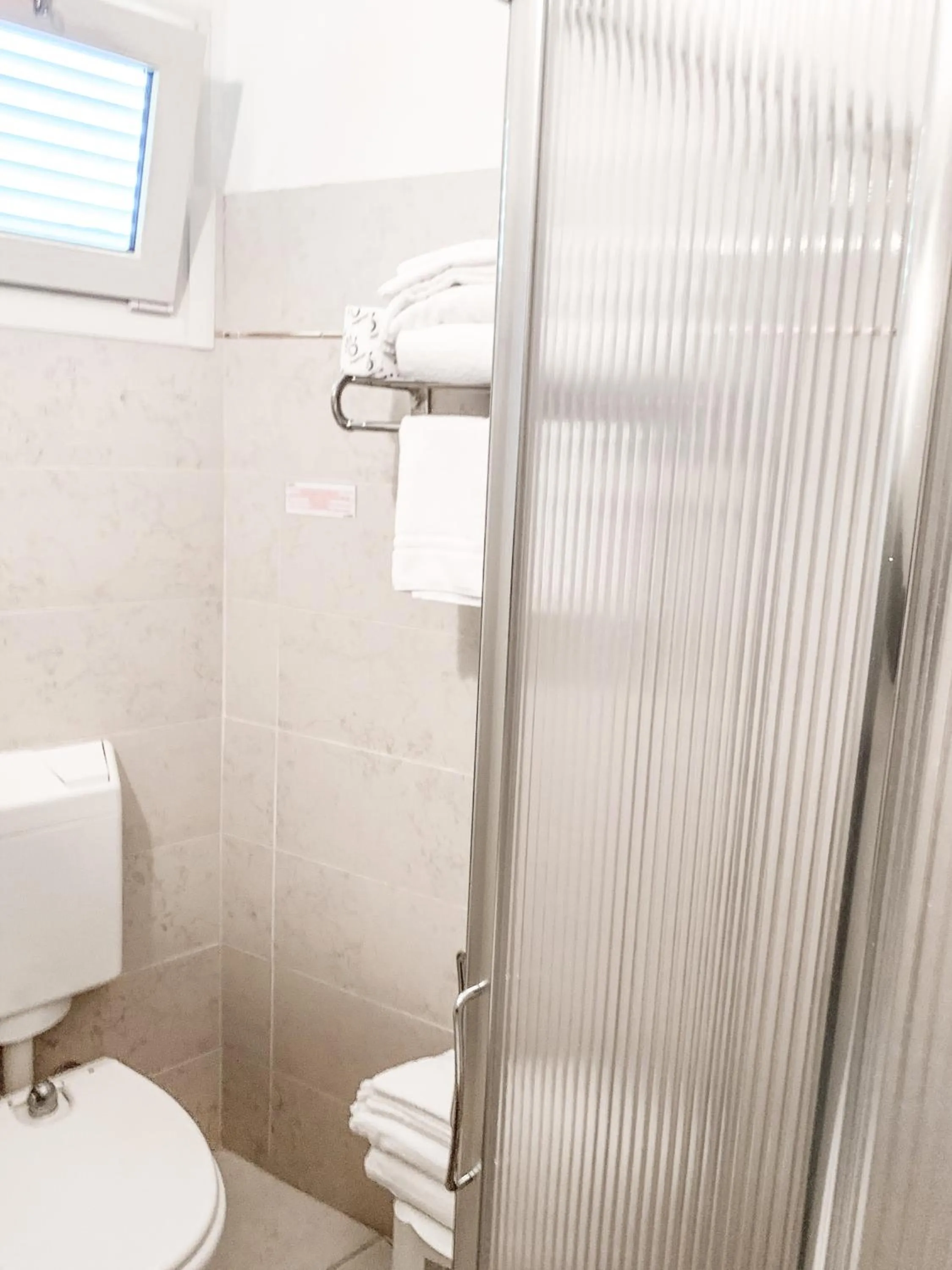 Shower in Hotel Le Cinéma