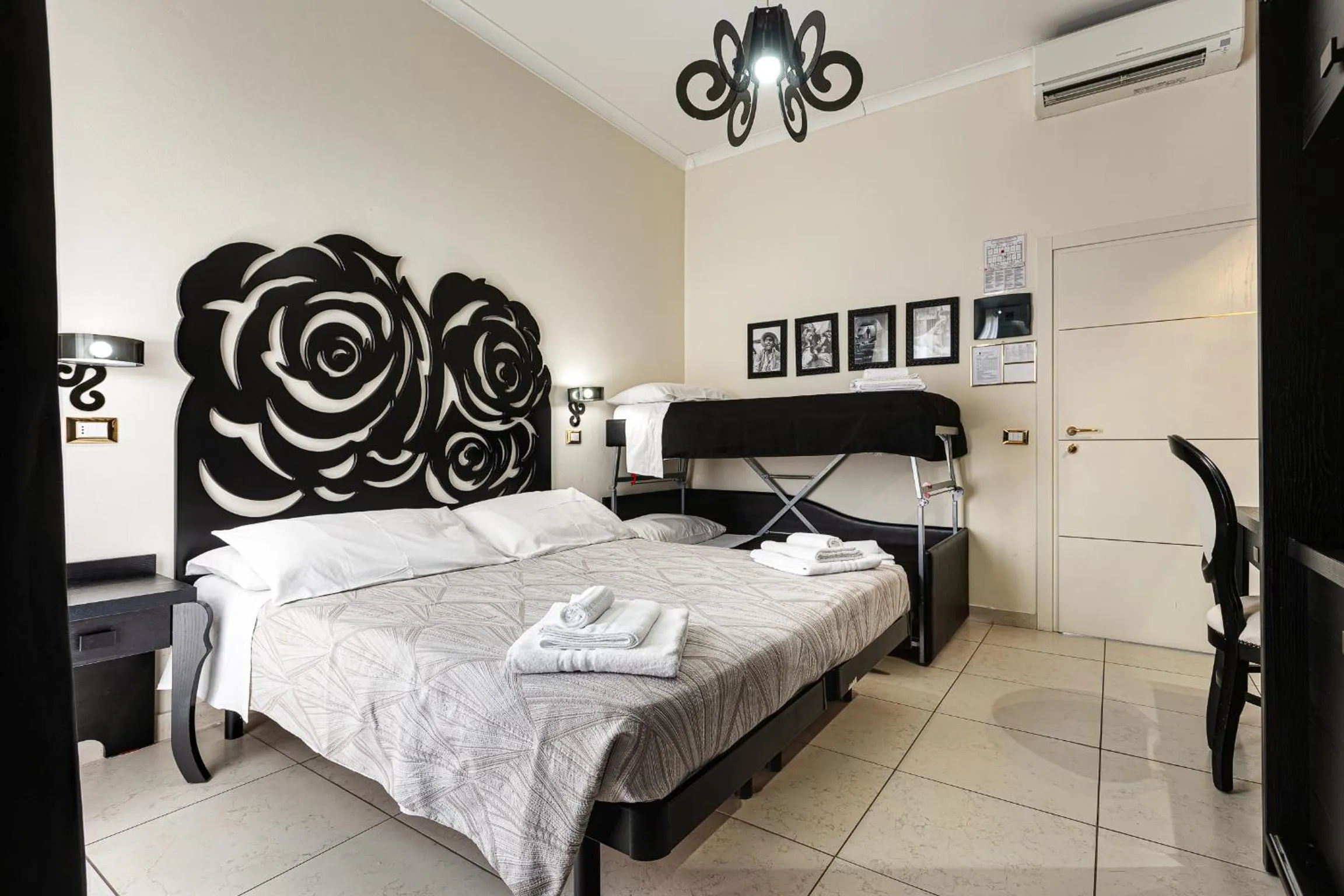 Photo of the whole room in Hotel Le Cinéma