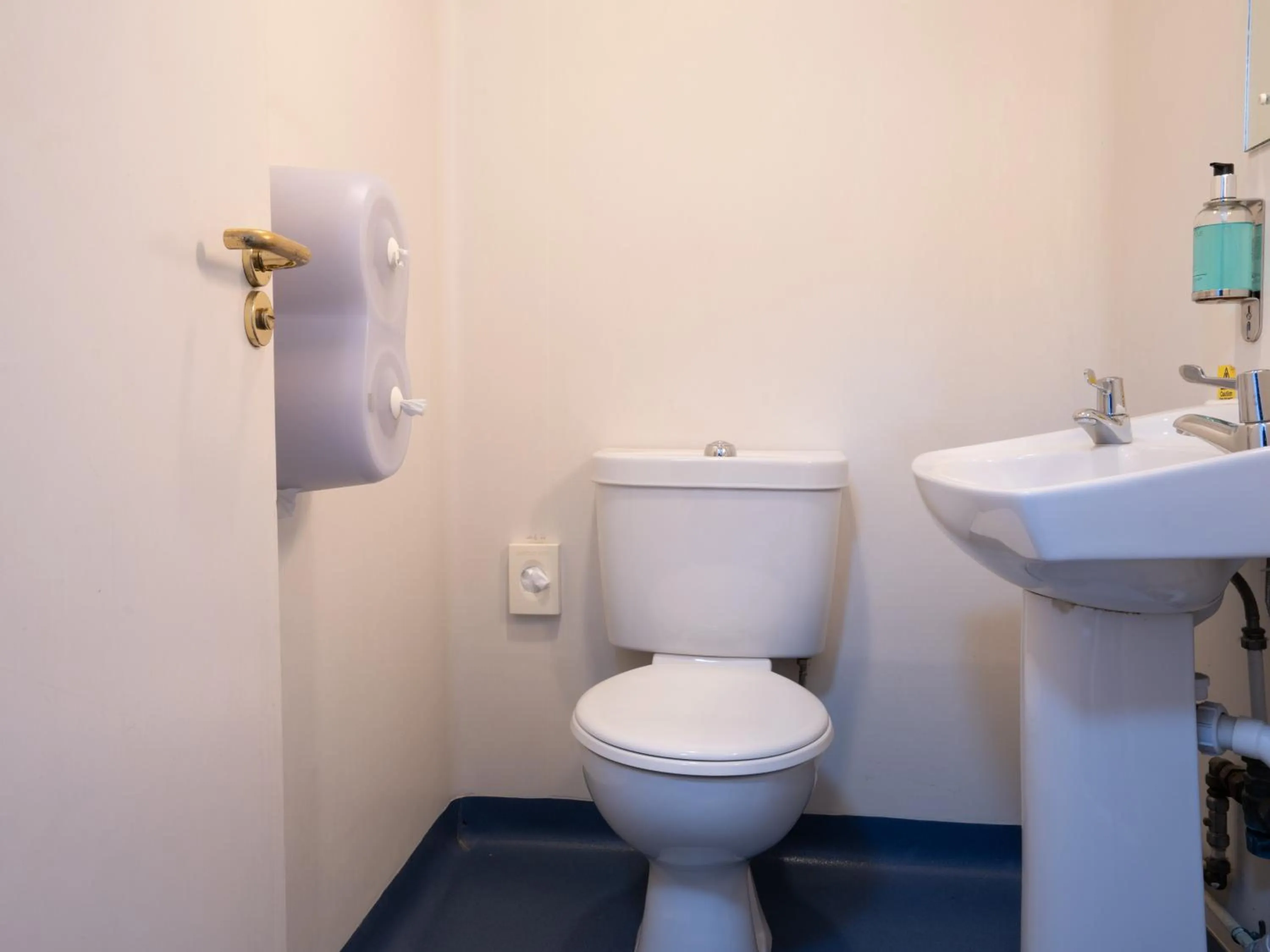 Toilet in YHA Whitby