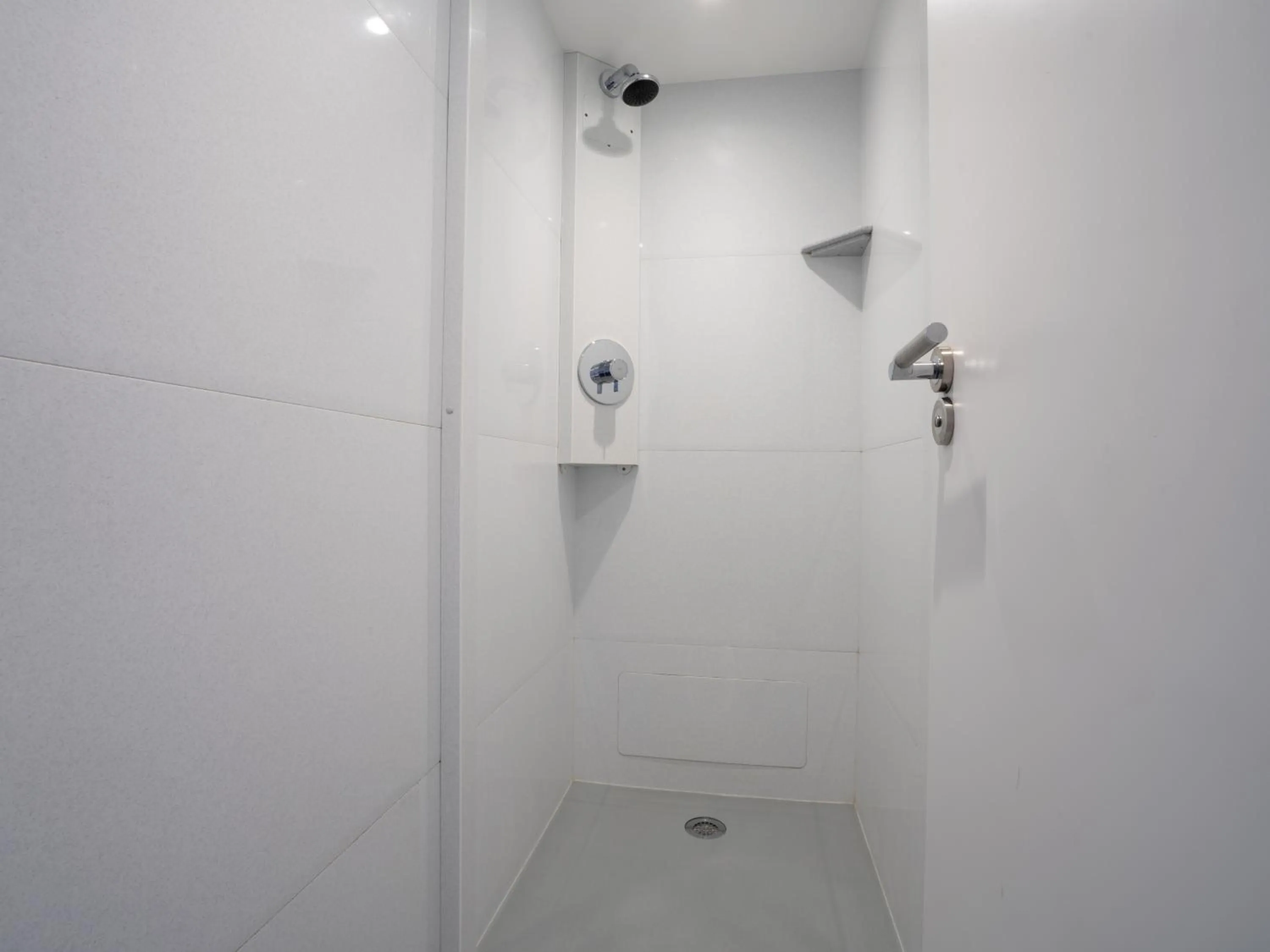 Shower in YHA Whitby