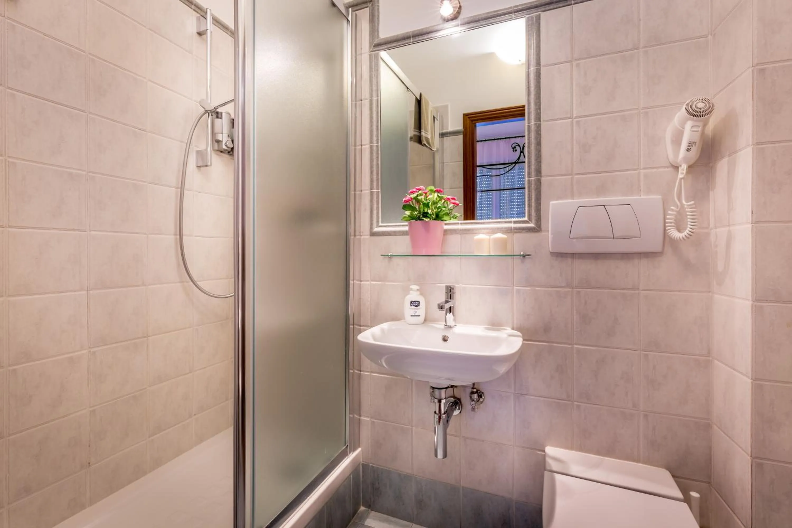 Shower in B&B Antiche Armonie