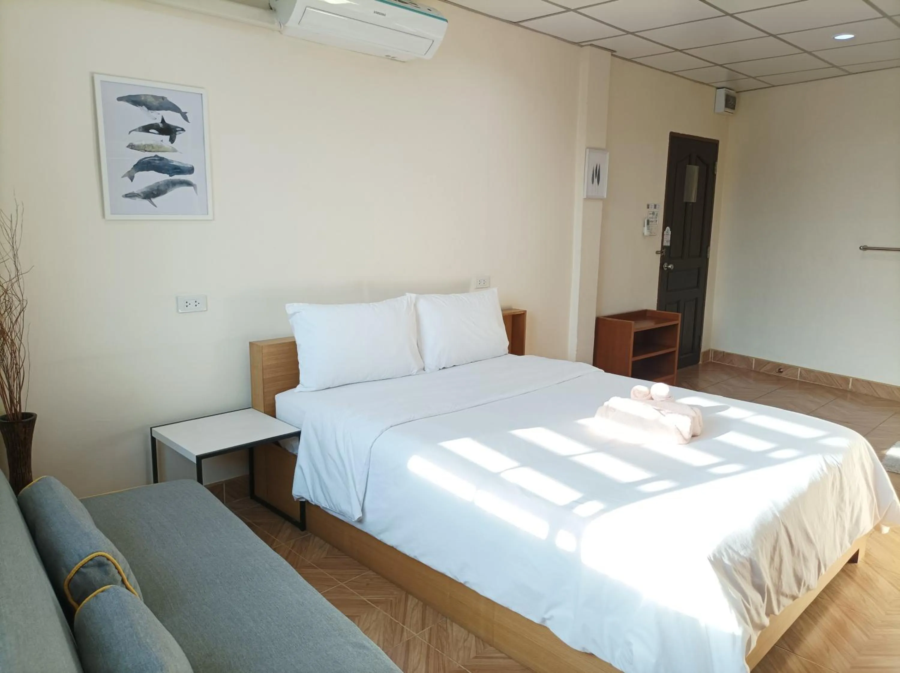 Bed in Double D Rooms & Cafe