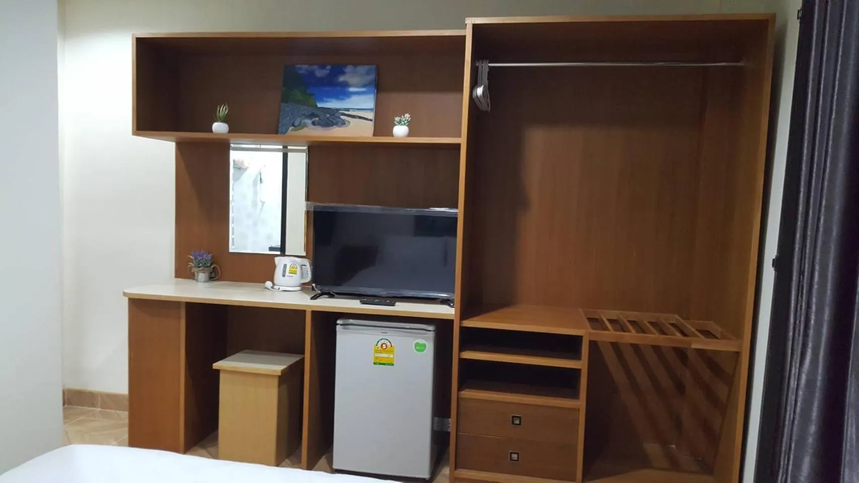 Double D Rooms & Cafe