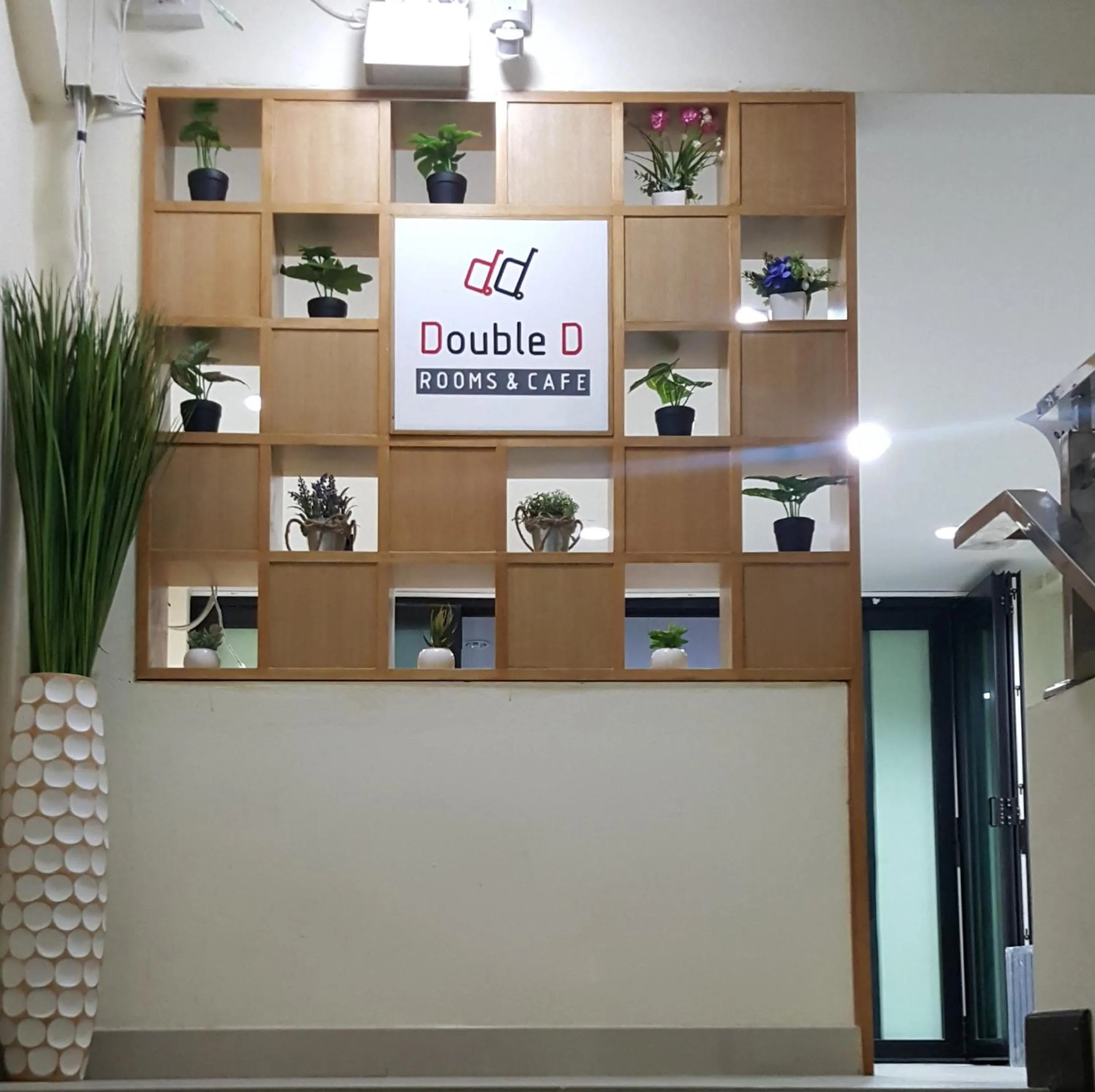 Kitchen or kitchenette in Double D Rooms & Cafe